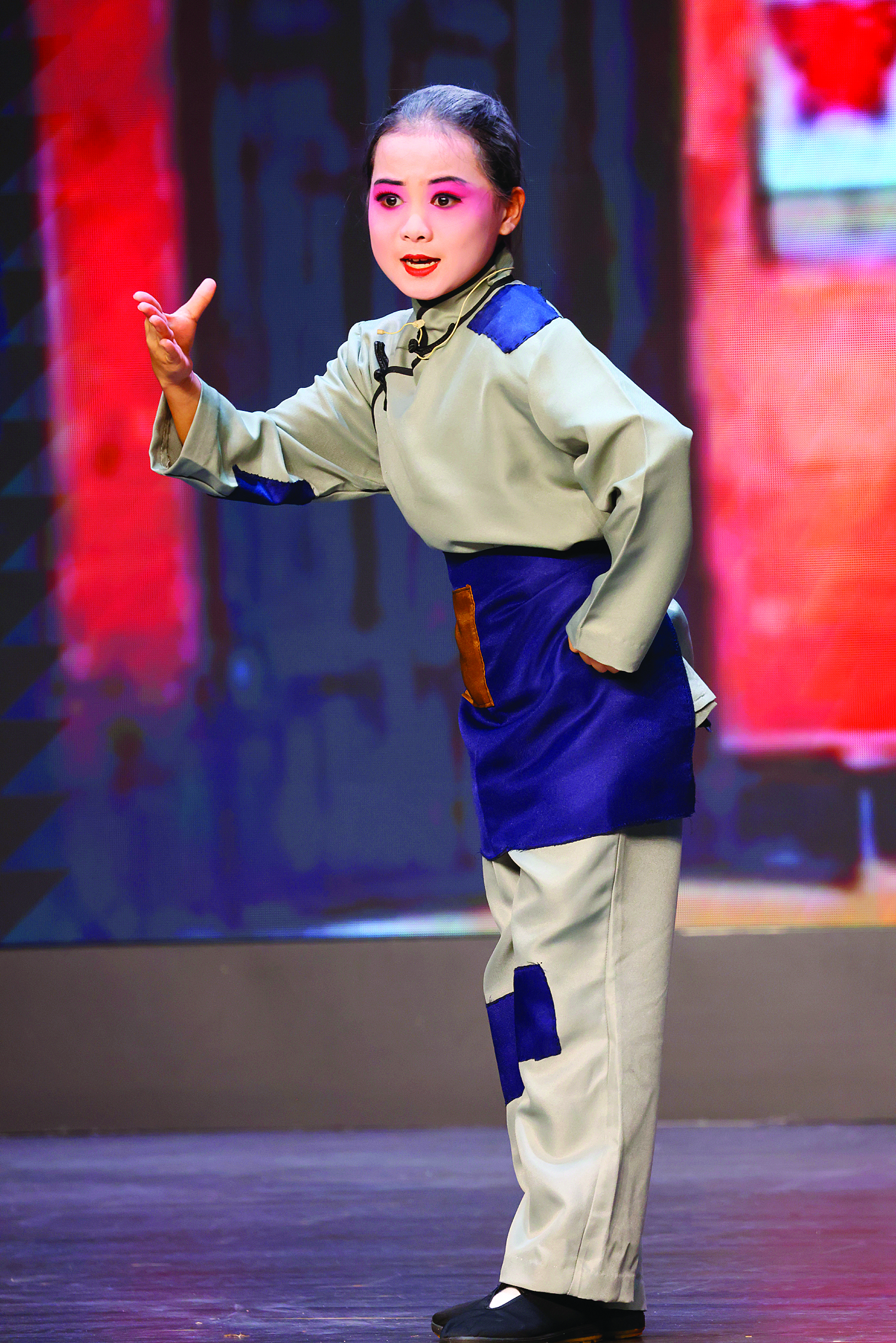     陈钰茹在《红灯记》和《卖水》一人饰两角。