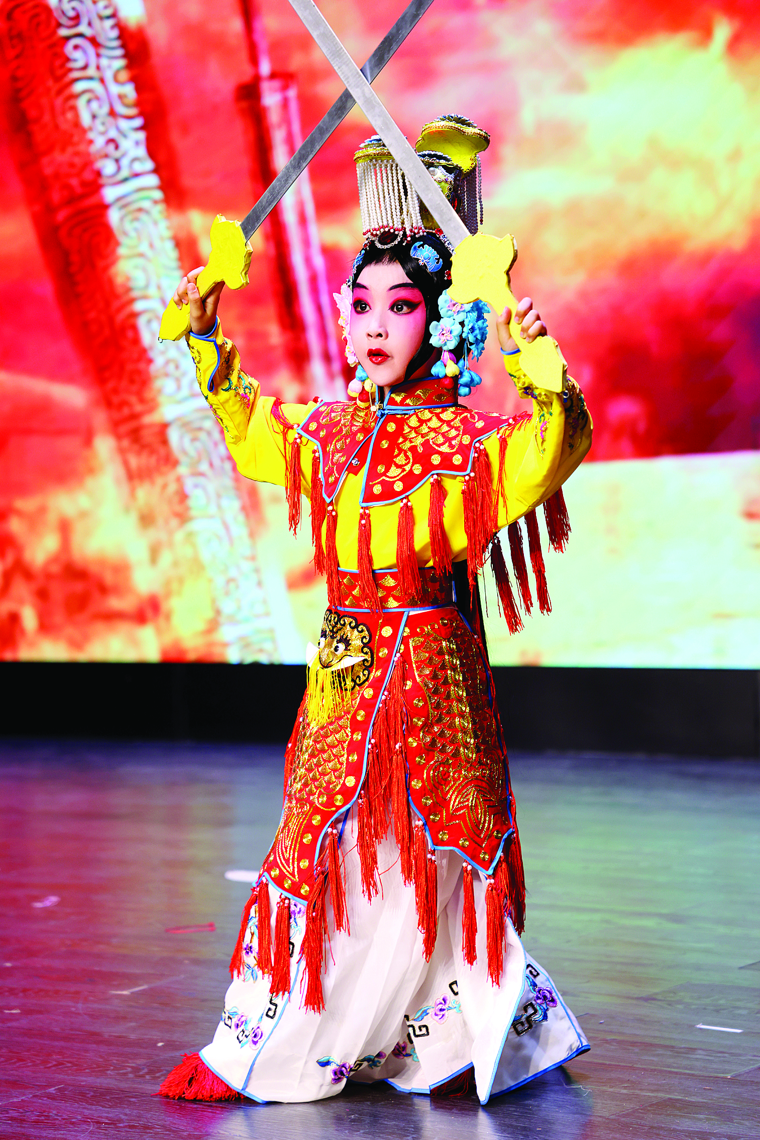     惠州8岁小演员陈晨演出《霸王别姬·劝君王》。