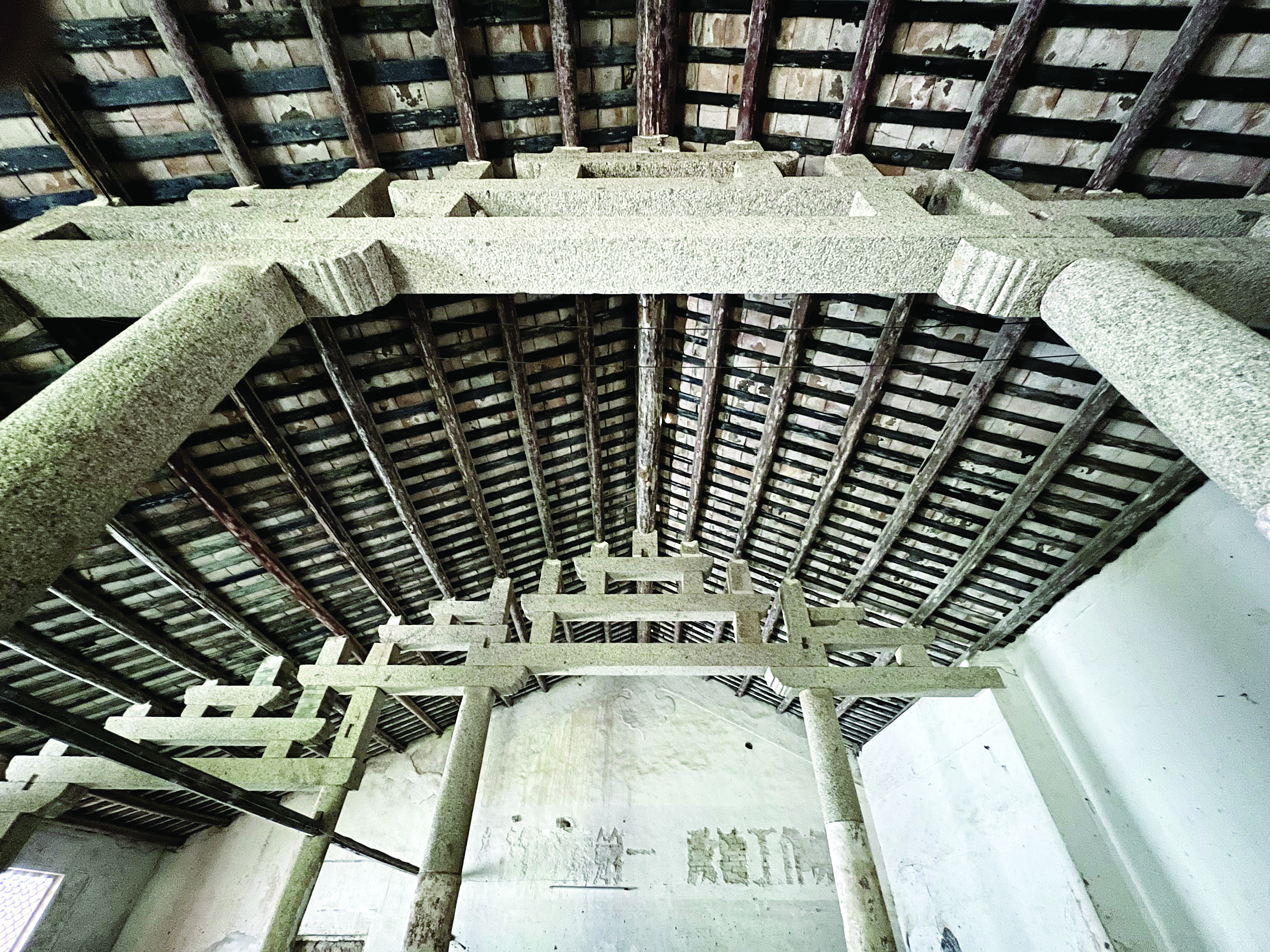     龙泉寺内景。汪洁 摄