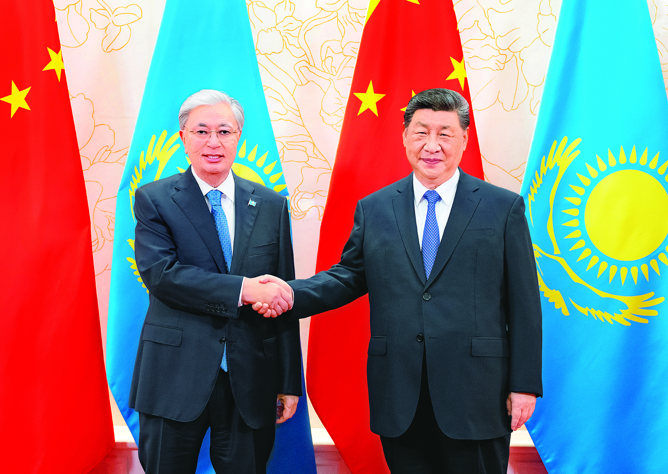     8月30日晚，国家主席习近平在天津迎宾馆会见来华出席2025年上海合作组织峰会和纪念中国人民抗日战争暨世界反法西斯战争胜利80周年活动的哈萨克斯坦总统托卡耶夫。 新华社发