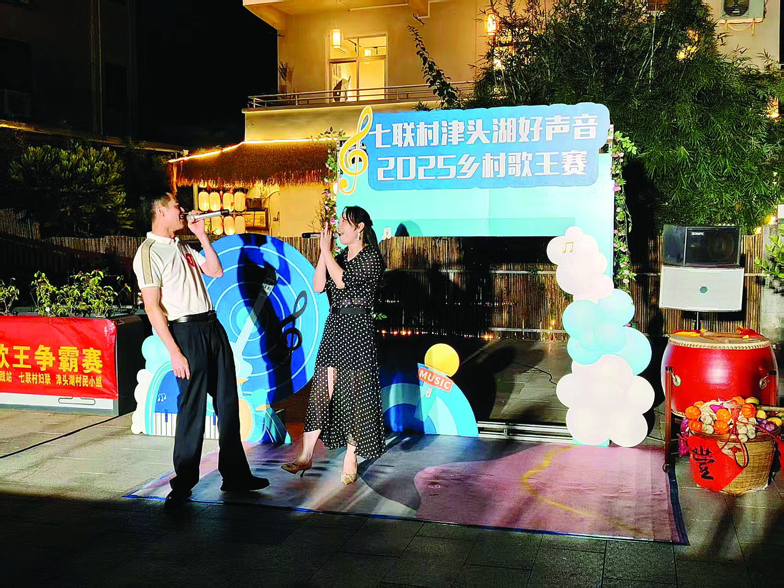     高建林夫妇深情对唱。