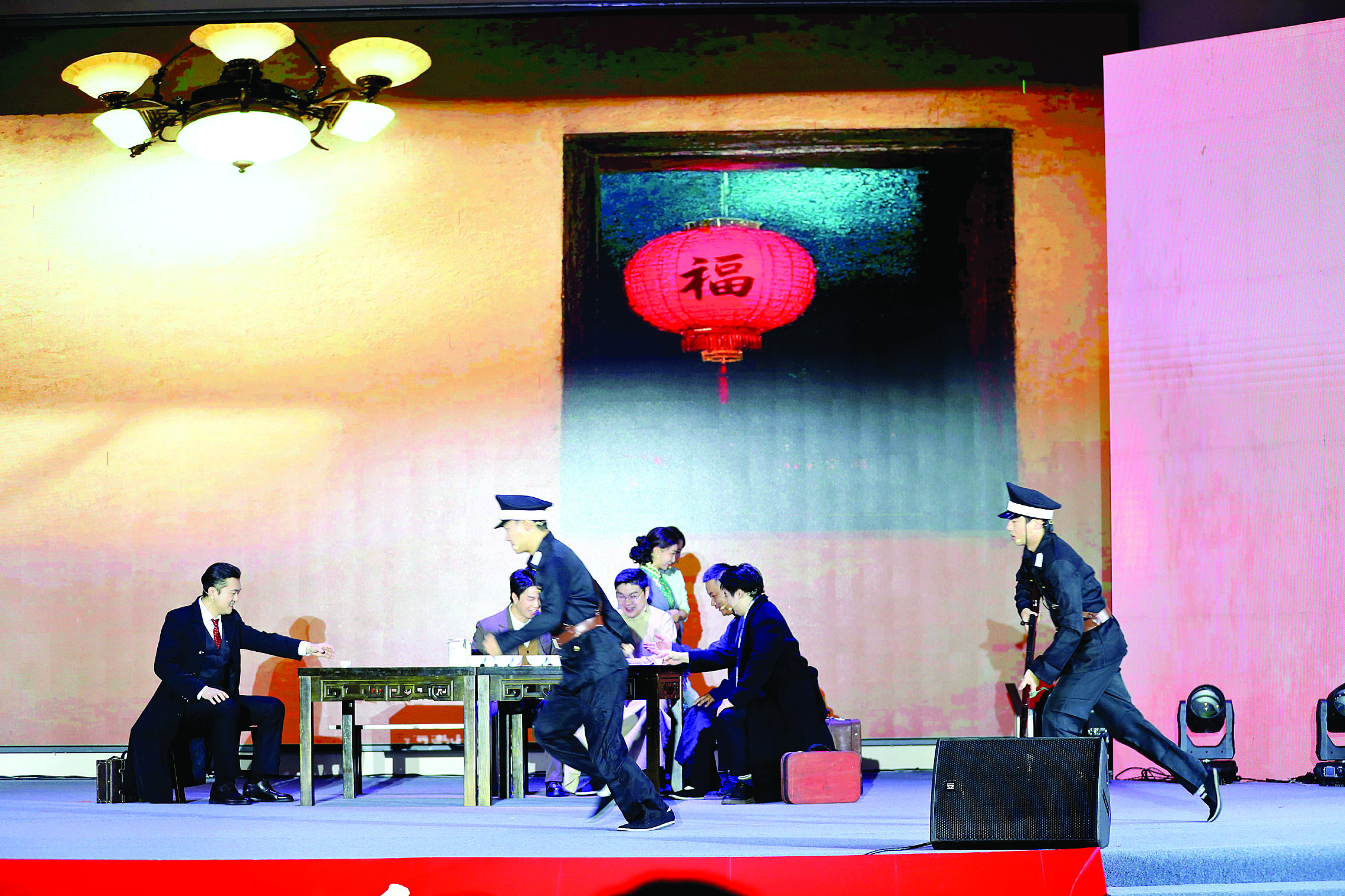 <p>    《文化名人大营救》情景剧。</p>