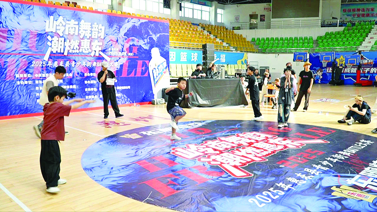     小选手的精彩表现展现了街舞的独特魅力。惠州日报记者赖金朗 通讯员钟祖涛 摄