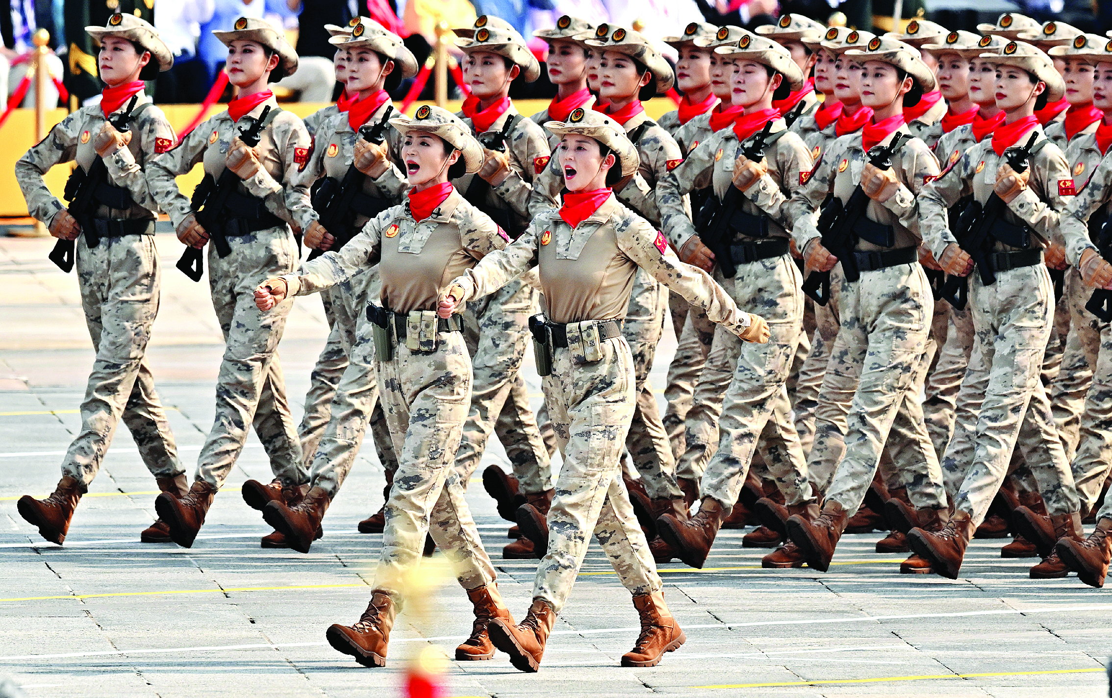     民兵方队接受检阅。