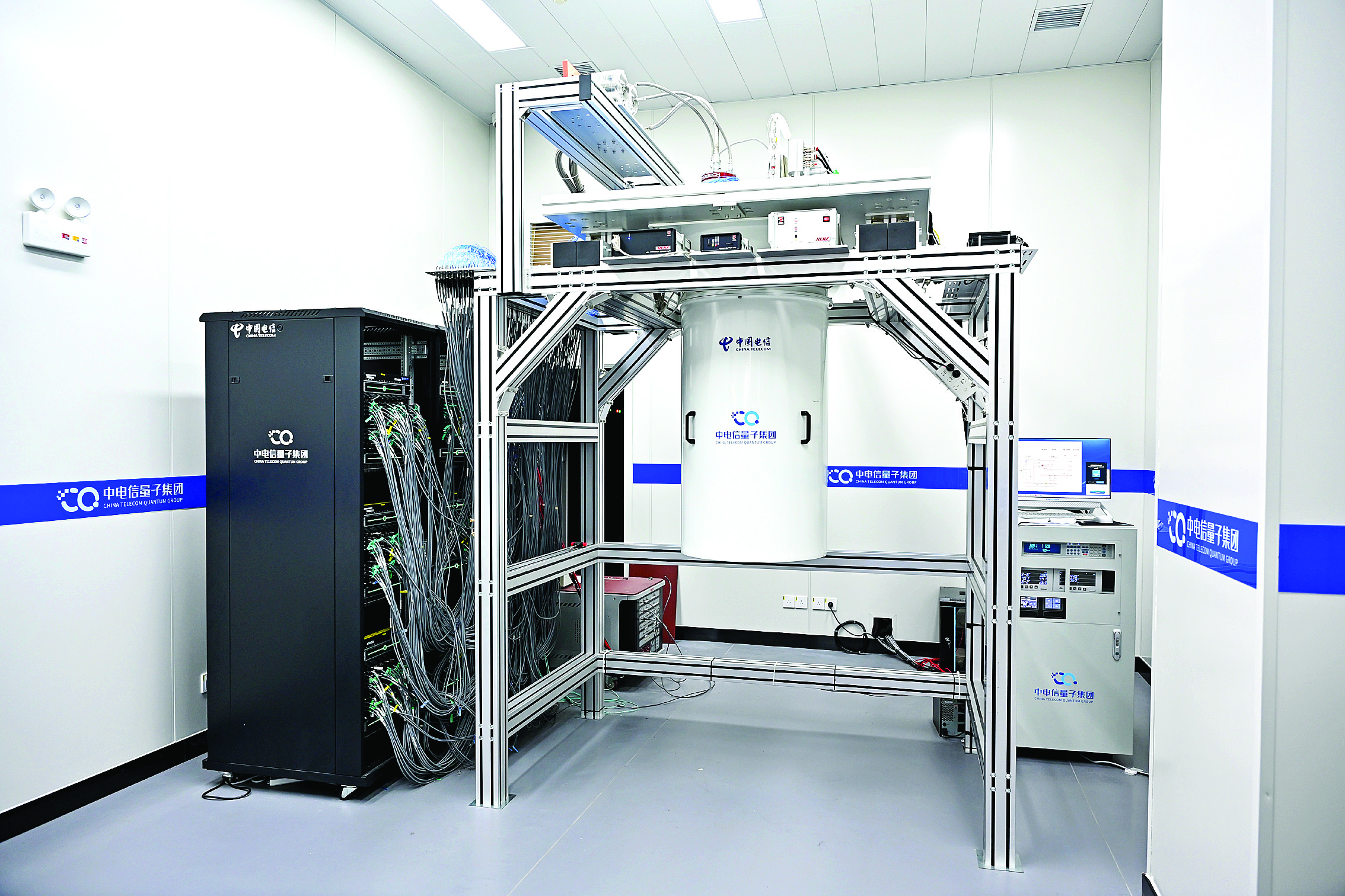     这是在中电信量子信息科技集团有限公司的科技体验馆内拍摄的“天衍-504”量子计算机。新华社发