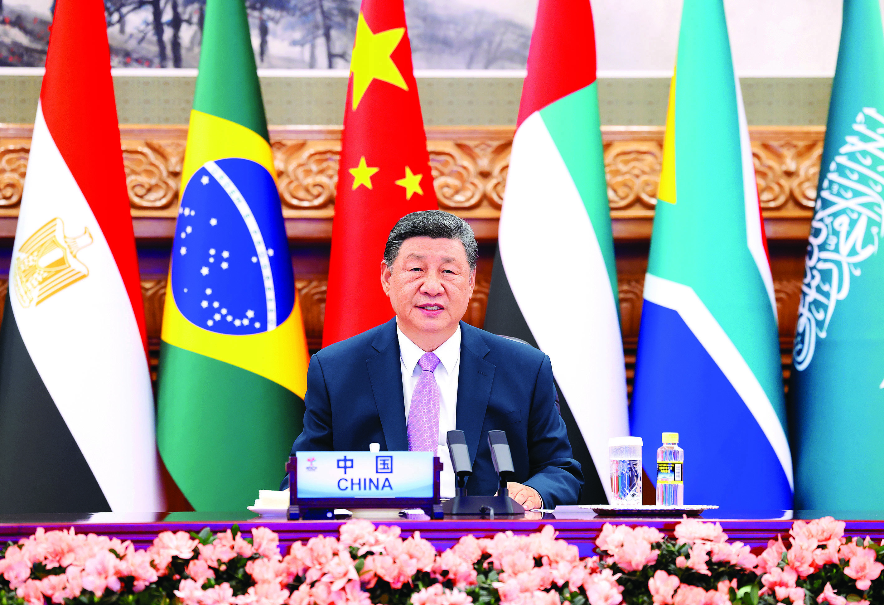     9月8日晚，国家主席习近平出席金砖国家领导人线上峰会，并发表题为《团结合作 砥砺前行》的重要讲话。新华社发