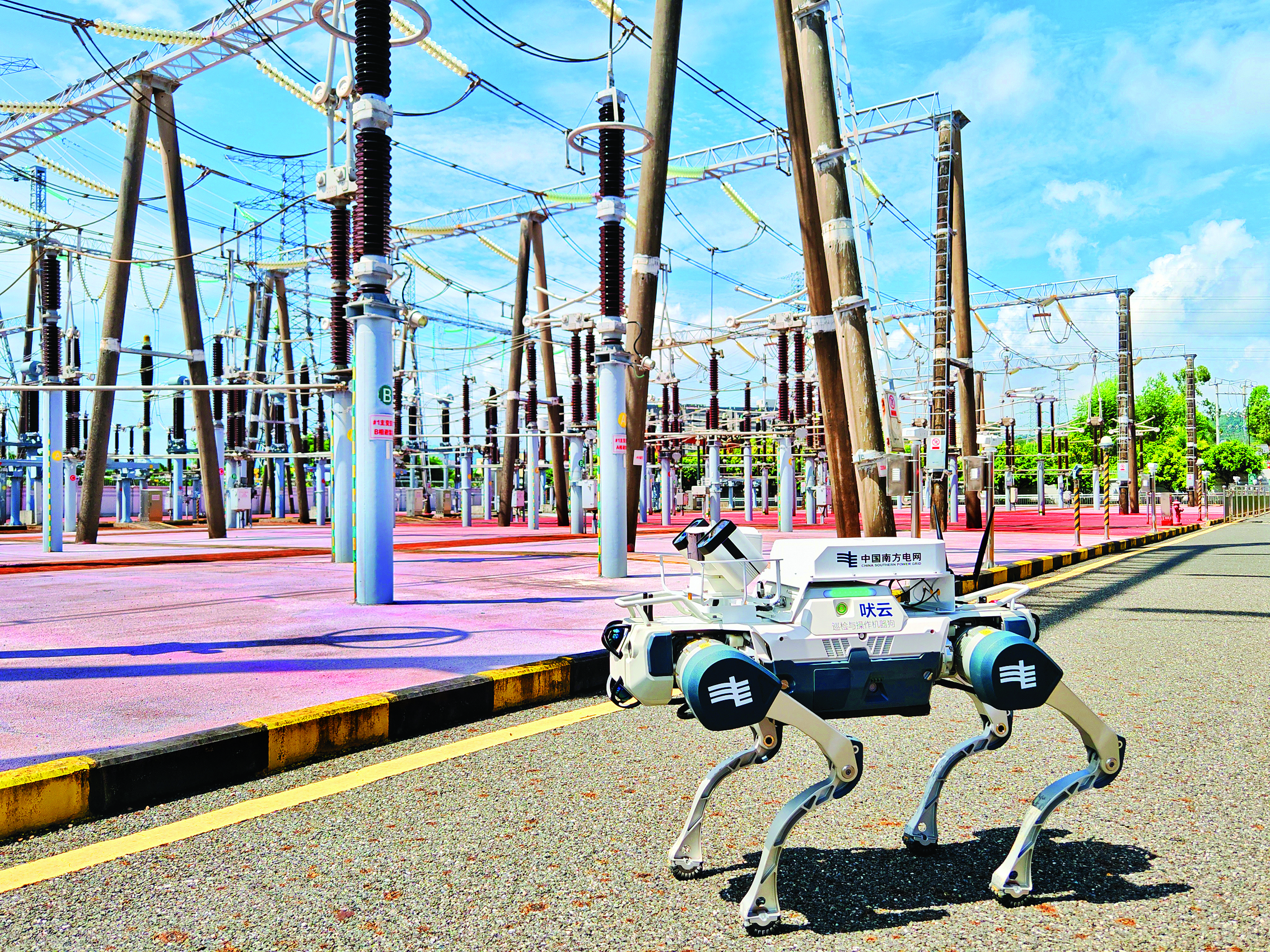     惠州供电局首台巡视机器狗加入变电站保电战队。    本组图片 惠州供电局提供