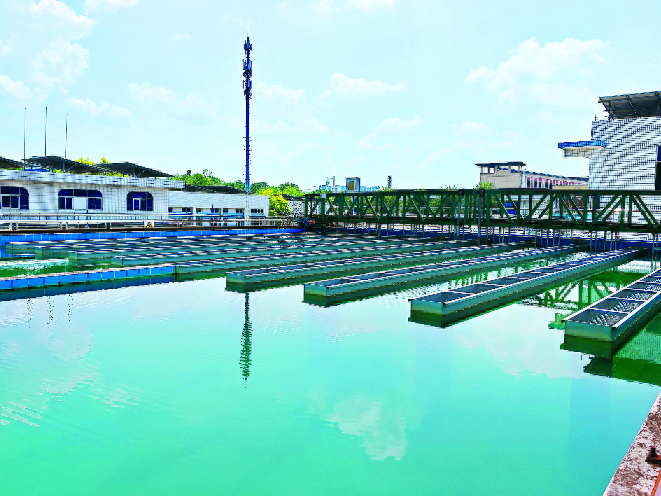     主力水厂通过规范制水工艺和流程管理等，确保安全生产。