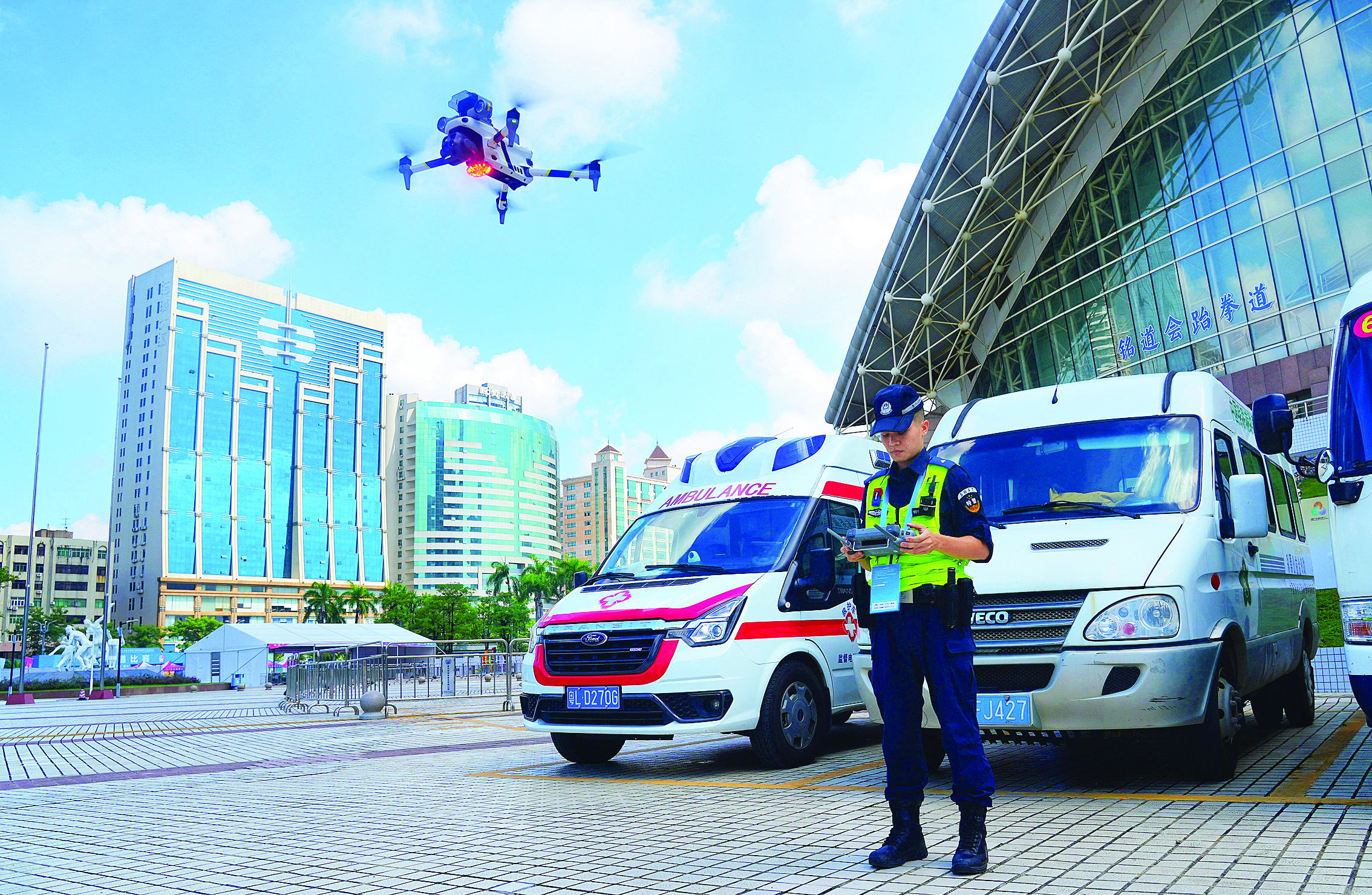     无人机护航比赛顺利进行。