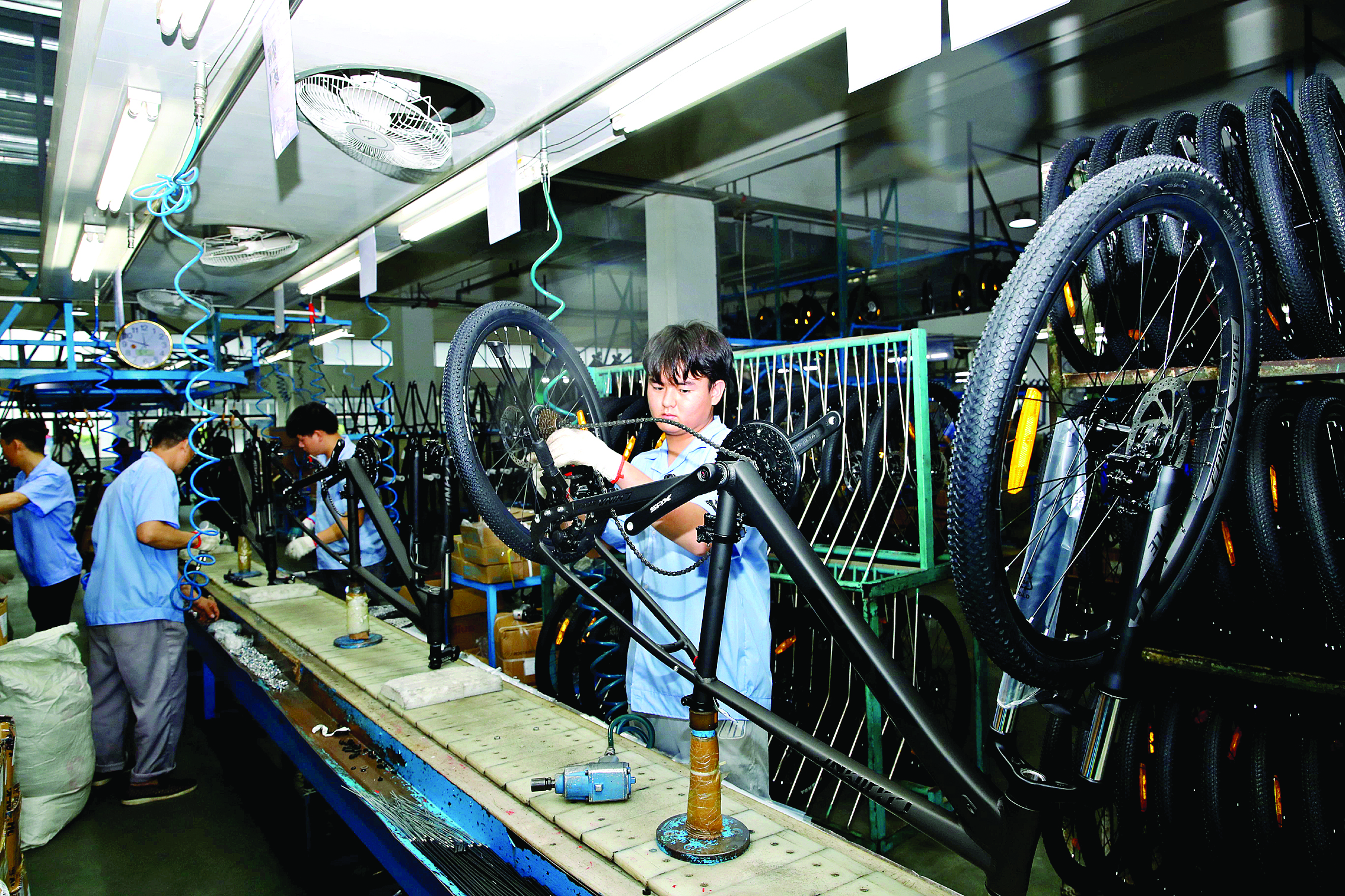 <p>    惠州市喜德盛自行车有限公司生产车间。</p>