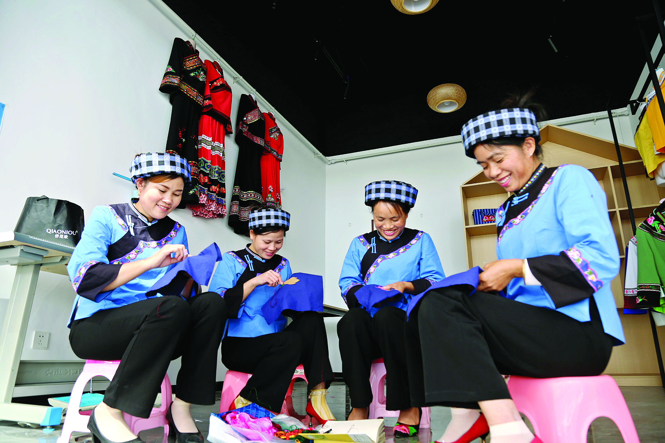     册亨县在开展东西部协作中实施锦绣，计划推动妇女就业创业。本组图片 惠城驻册亨工作小组供图