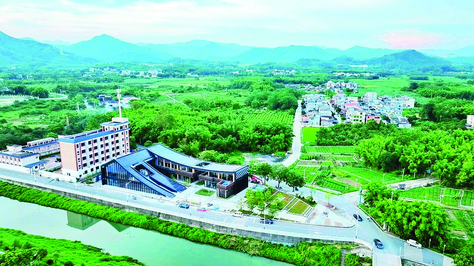     永汉河驿站成为游客沉浸式体验山水人文的“网红点”。惠州日报记者黄宇翔 通讯员龙融心 摄