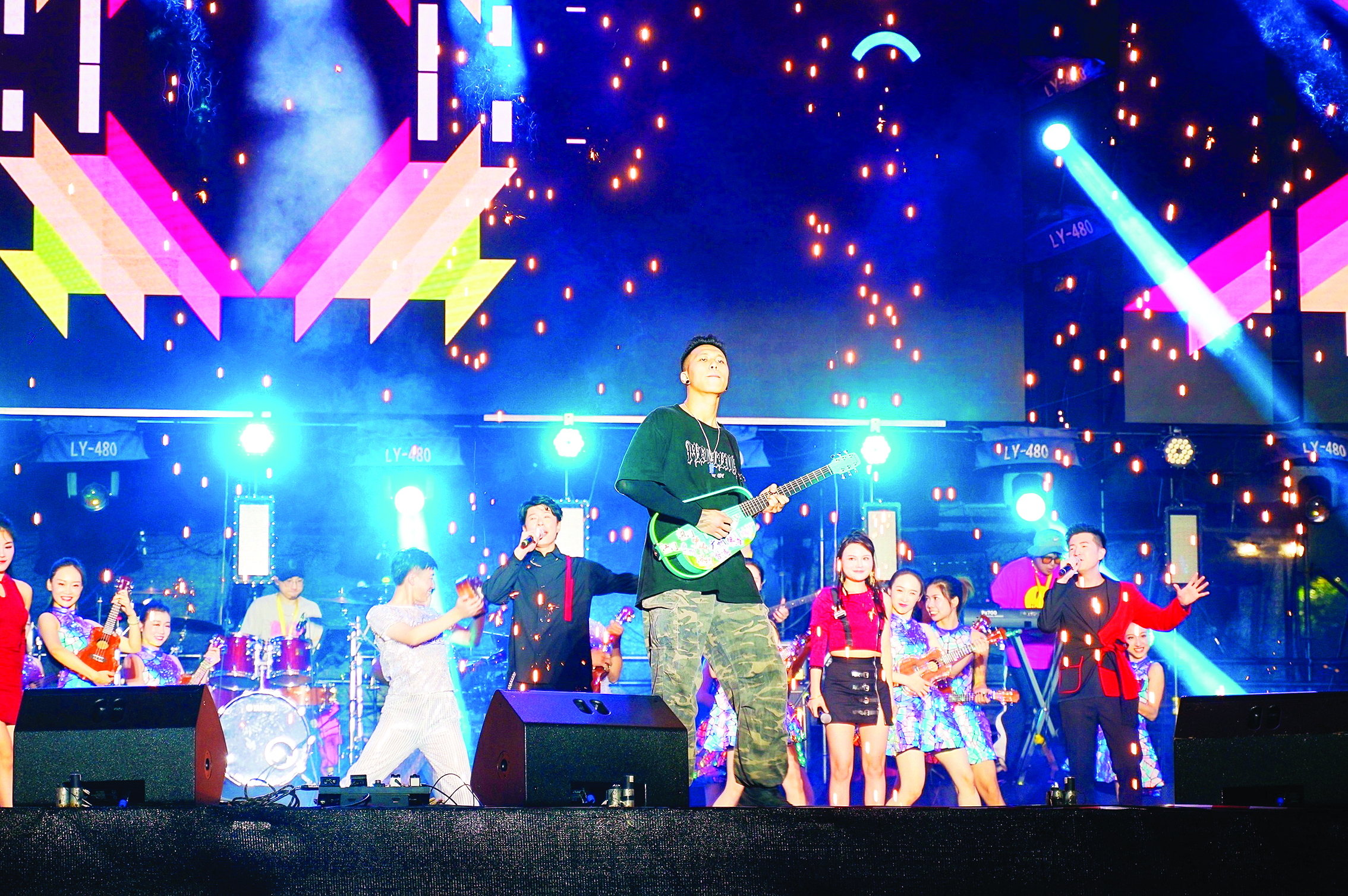     “双节”期间将举行粤港澳大湾区吉他文化艺术展演惠阳分会场活动。这是往届活动现场。