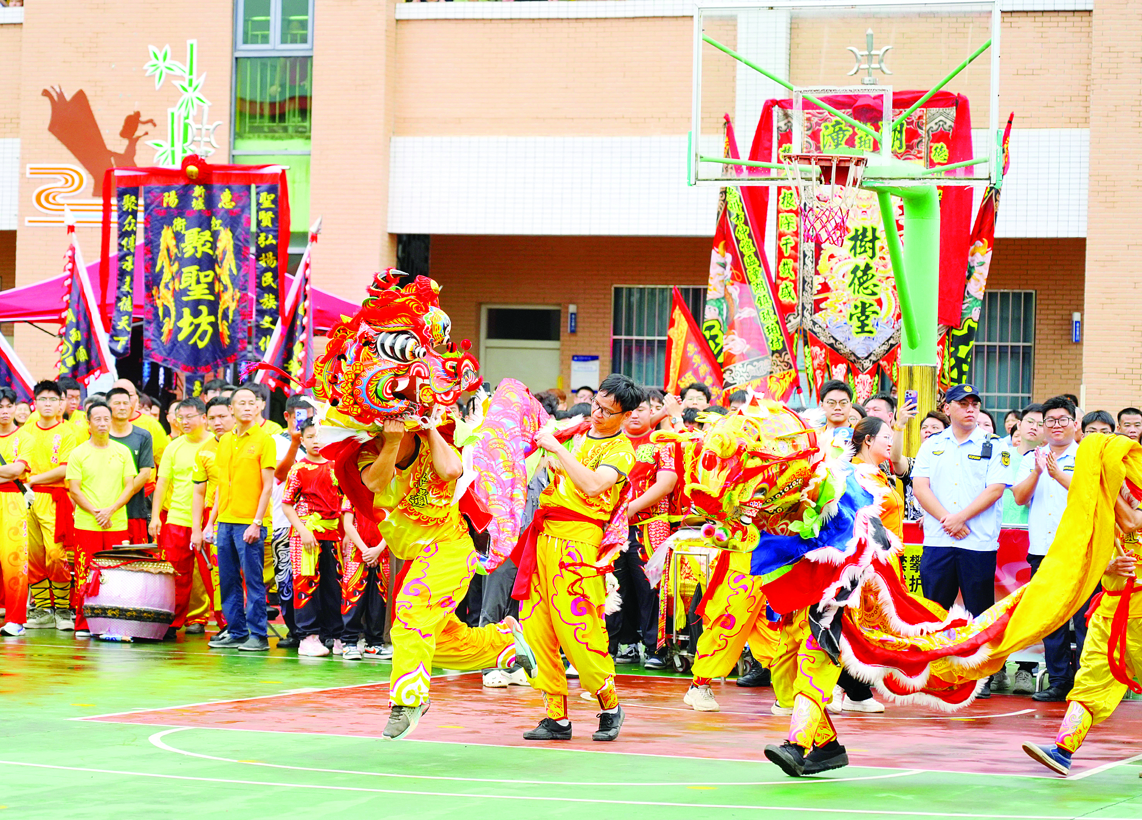     2024年麒麟文化展演活动热闹非凡。