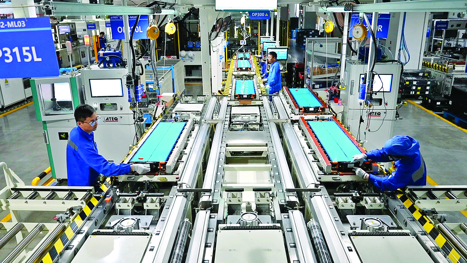     上汽时代动力电池智能产线。新华社发