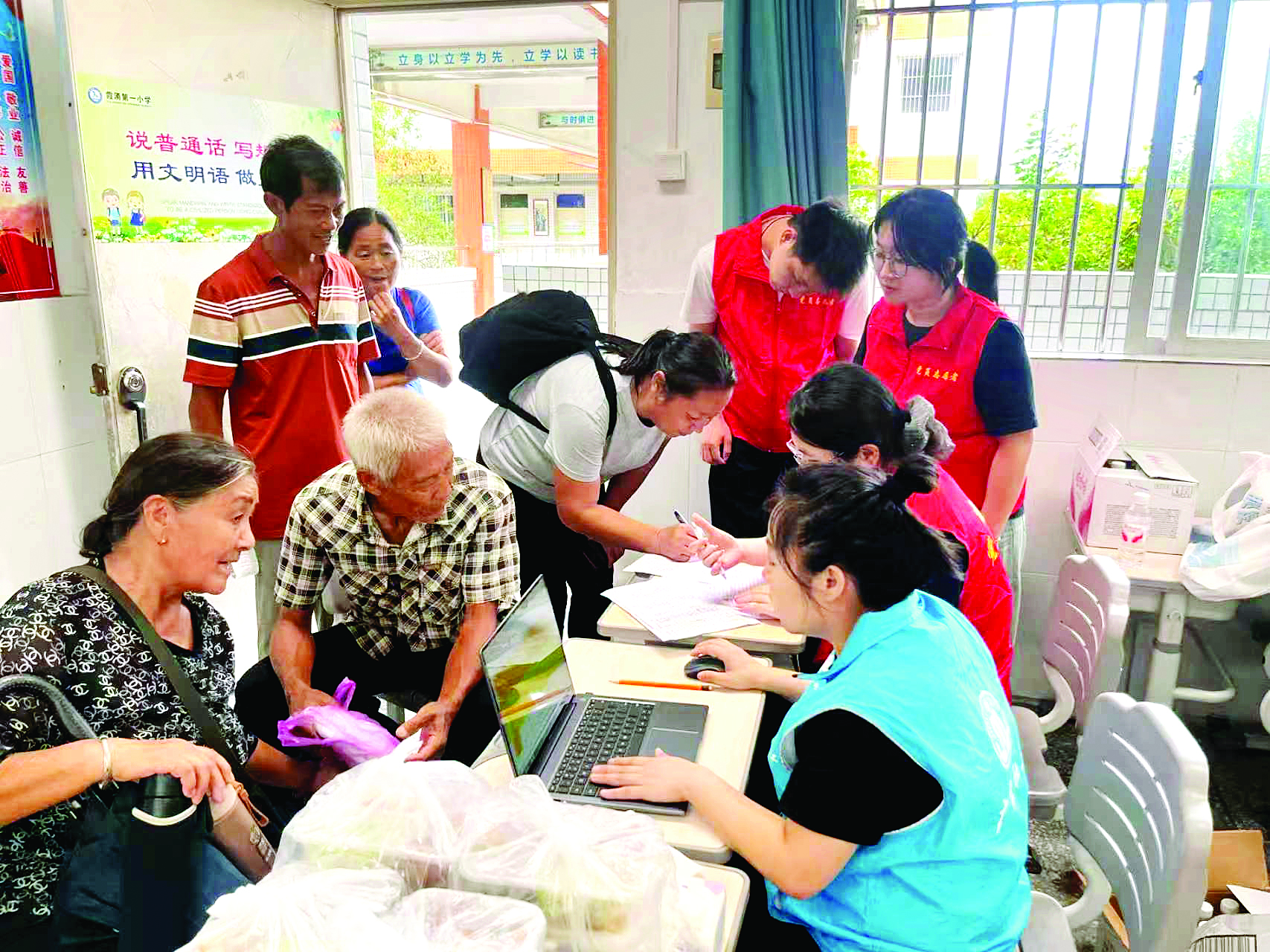     大亚湾霞涌第一小学被暂设为安置点，妥善安置110余人。    惠州日报记者匡湘鄂 摄
