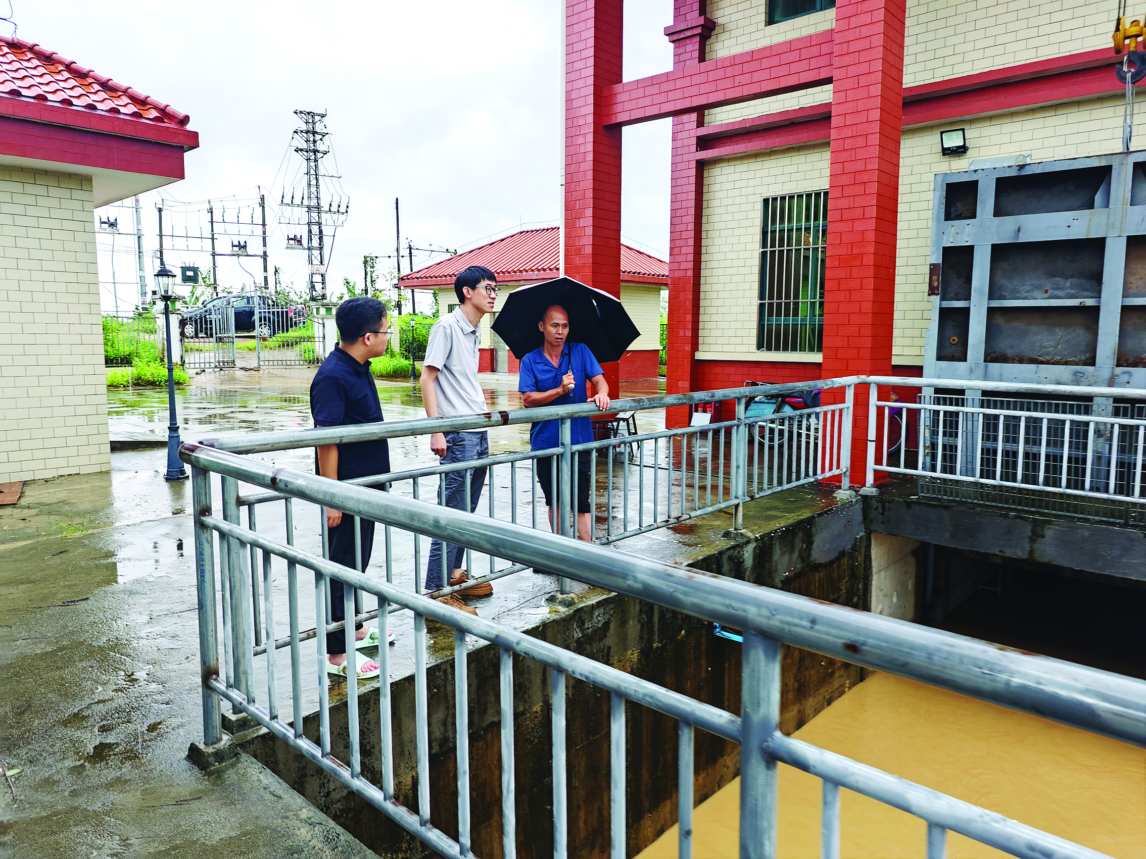     仲恺高新区开展关键水利设施专项巡查。惠州日报记者刘乙端 通讯员惠仲宣 摄