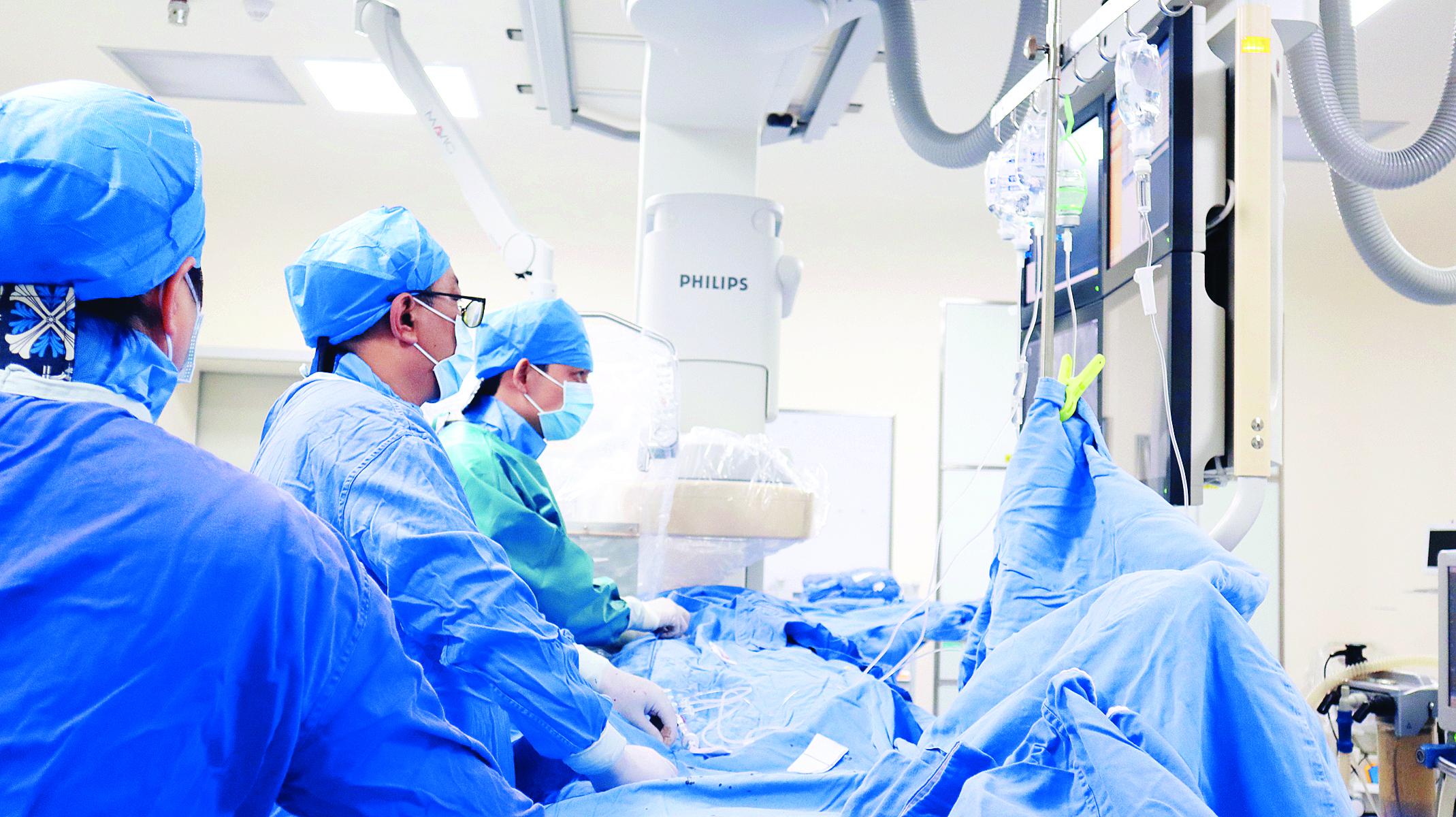     惠东县人民医院成功实施多项全县首例高难度手术。