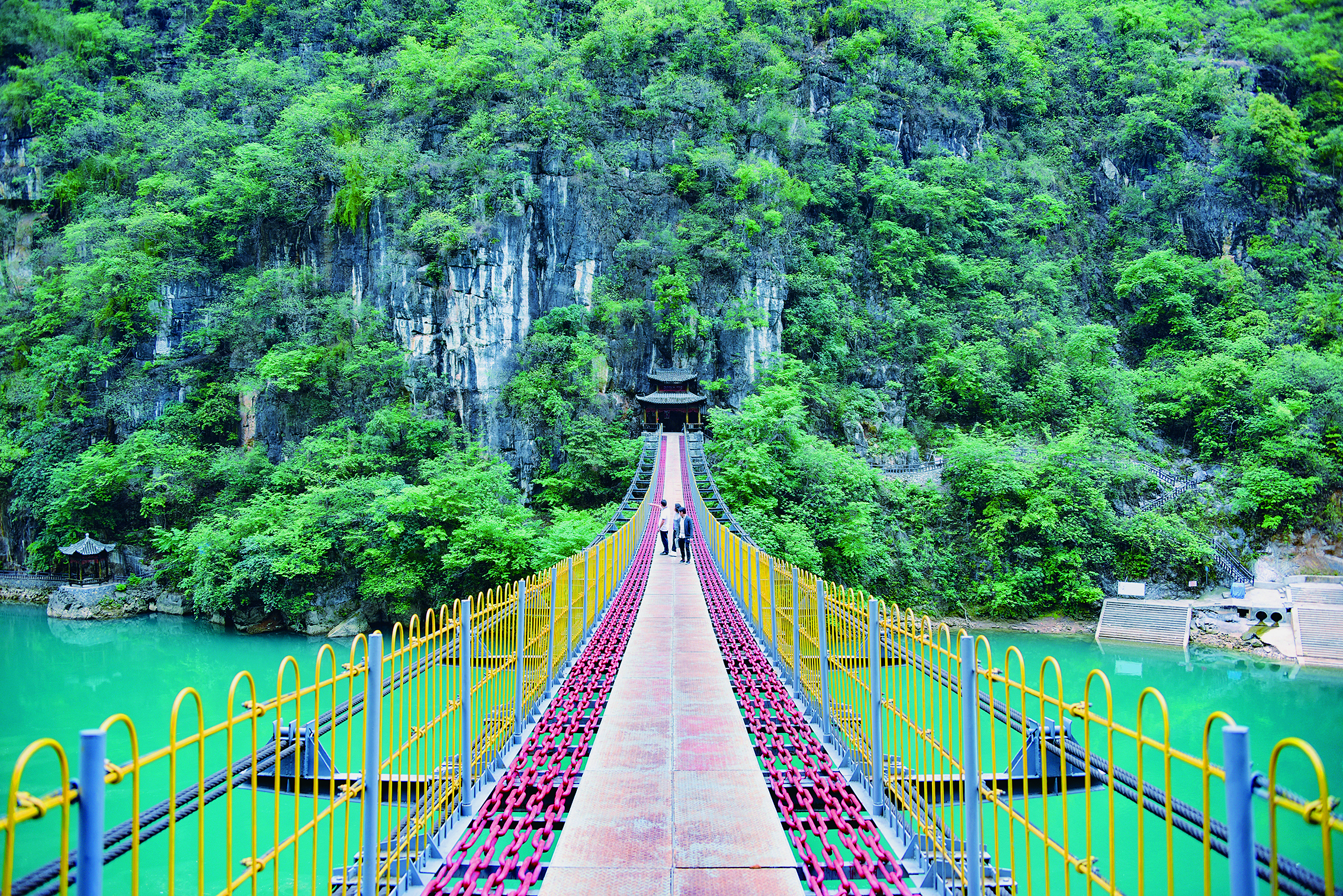     花江铁索桥。