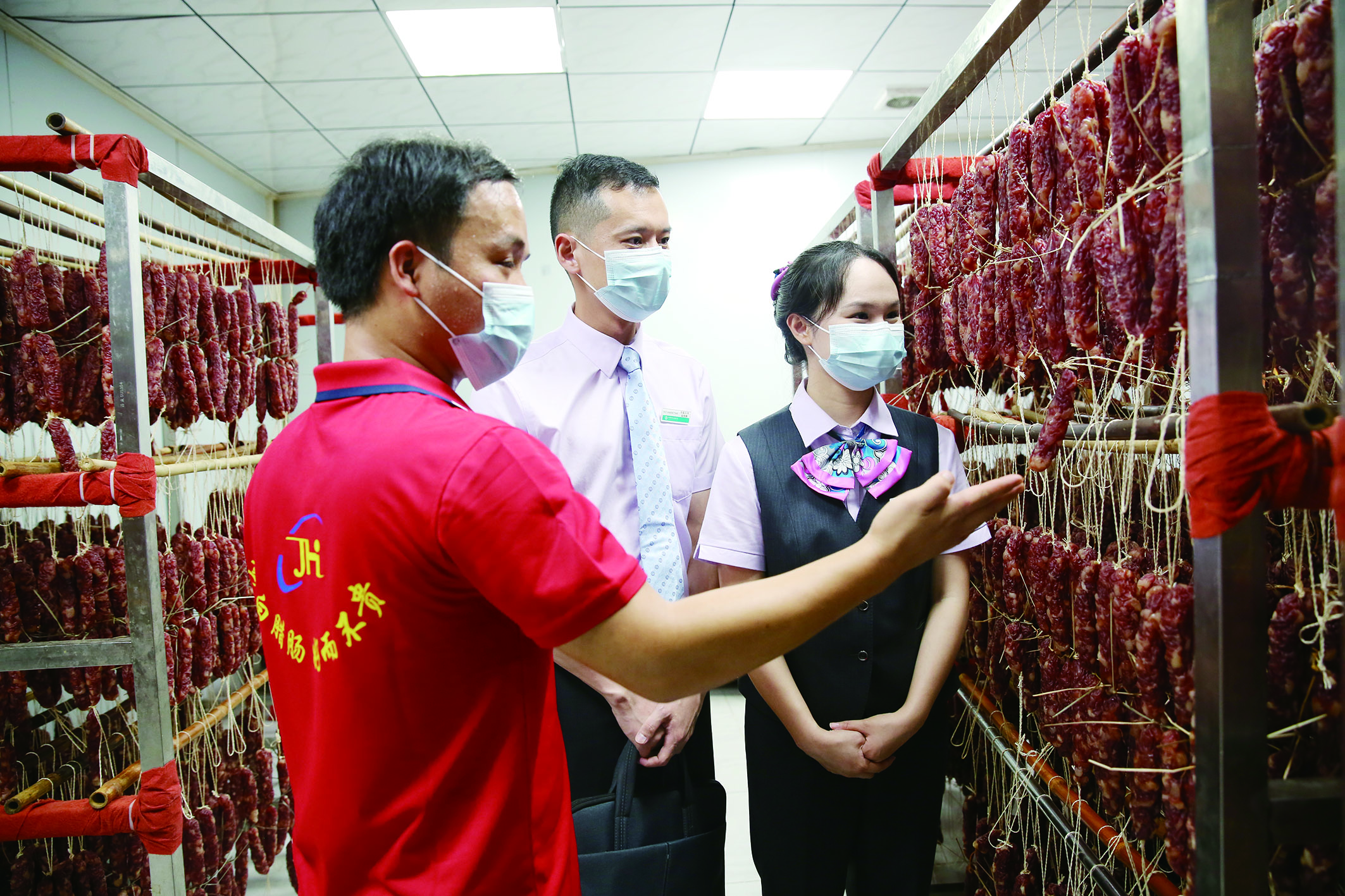     农行惠州分行工作人员走进企业了解融资需求。  本版图片由农行惠州分行提供