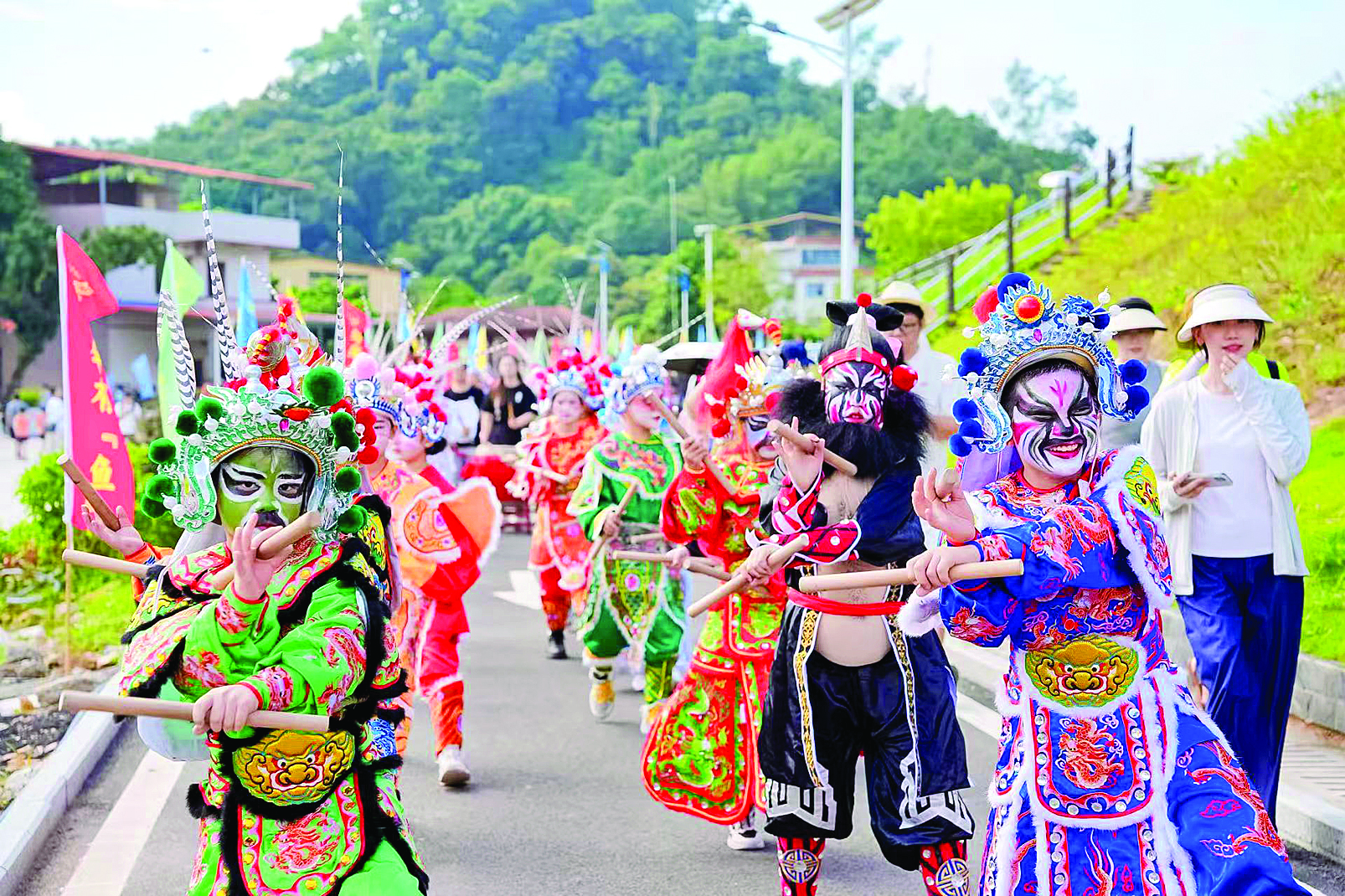     飒爽的英歌舞表演。