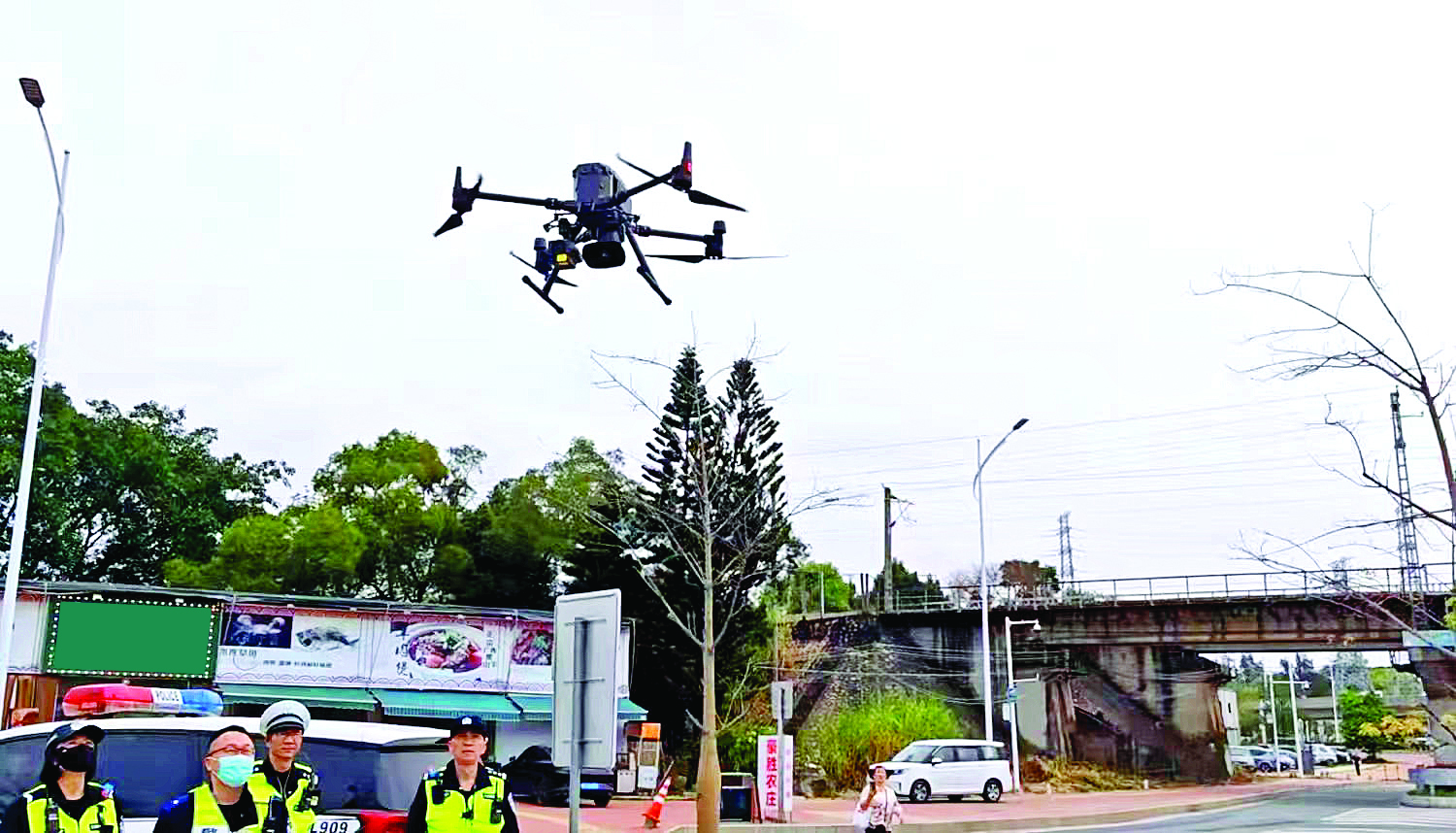     惠州交警启用无人机进行空中巡逻指挥。图片由惠州交警提供