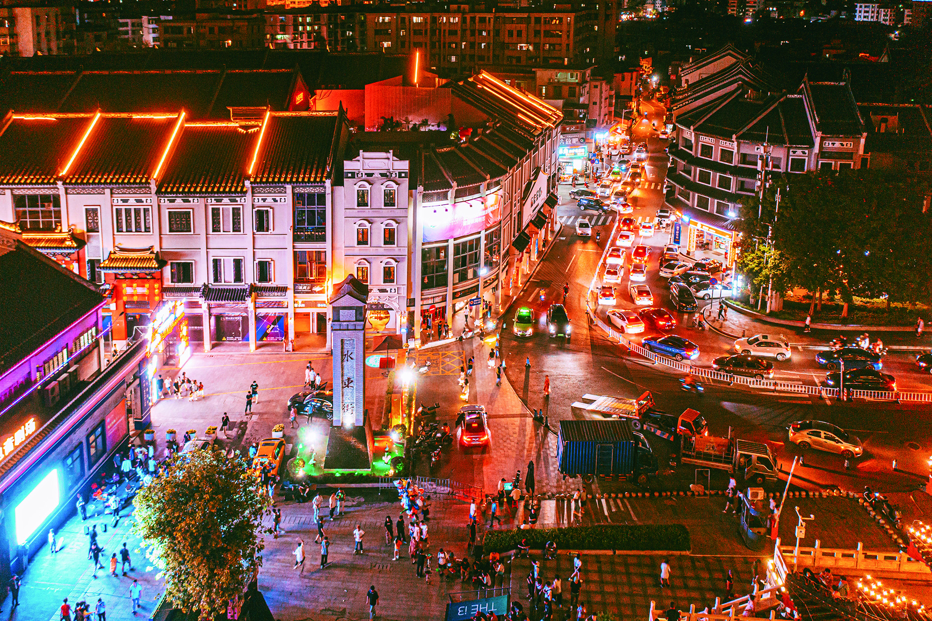     热闹的水东街。