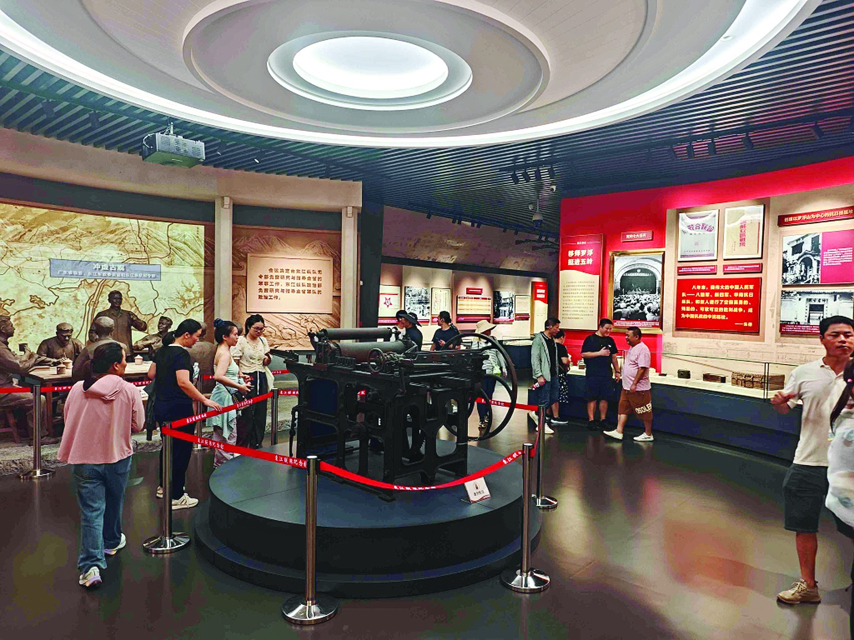     东江纵队纪念馆成热门打卡点。    惠州日报记者卢泓宇 摄