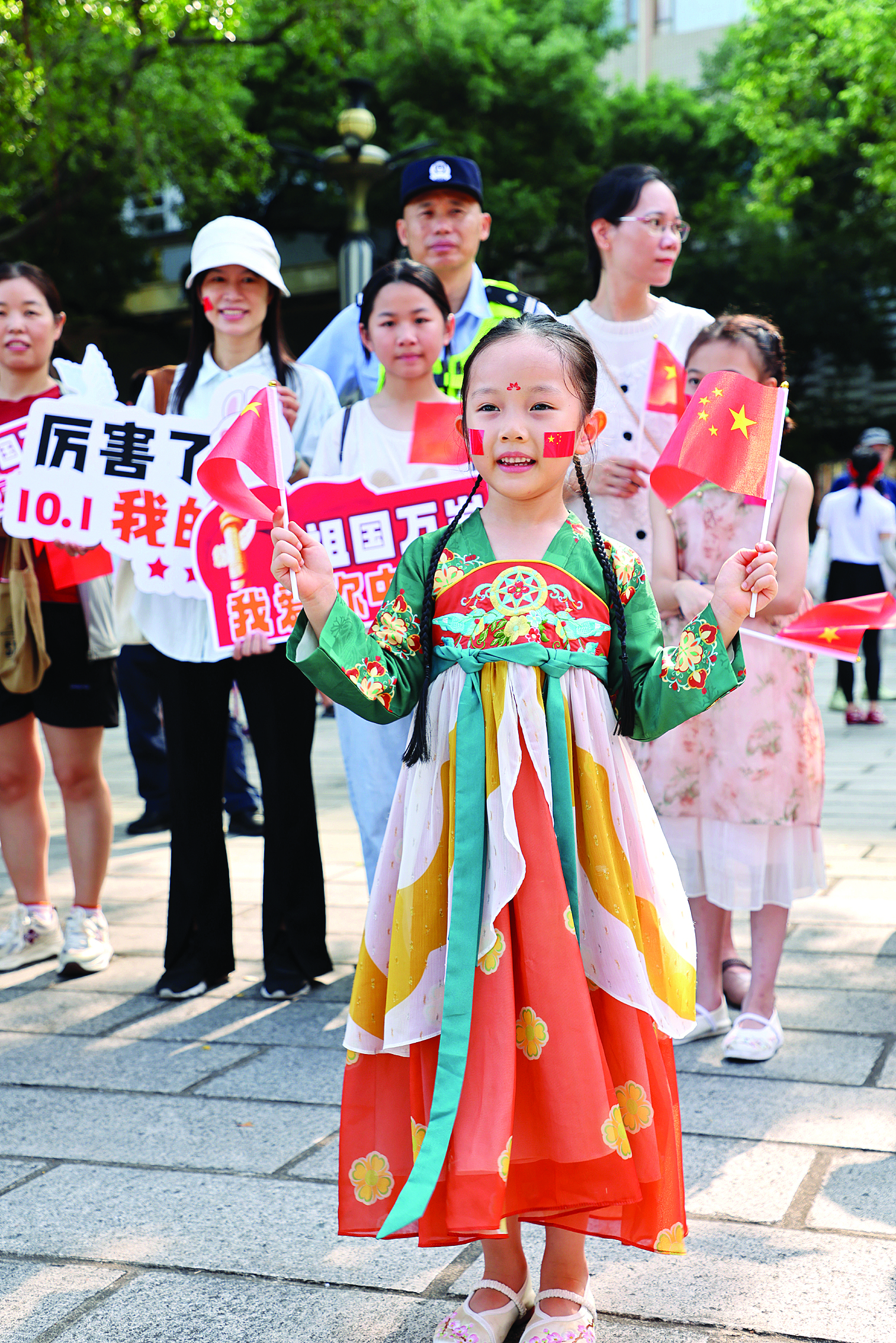     祝福祖国。惠州日报记者王建桥 摄
