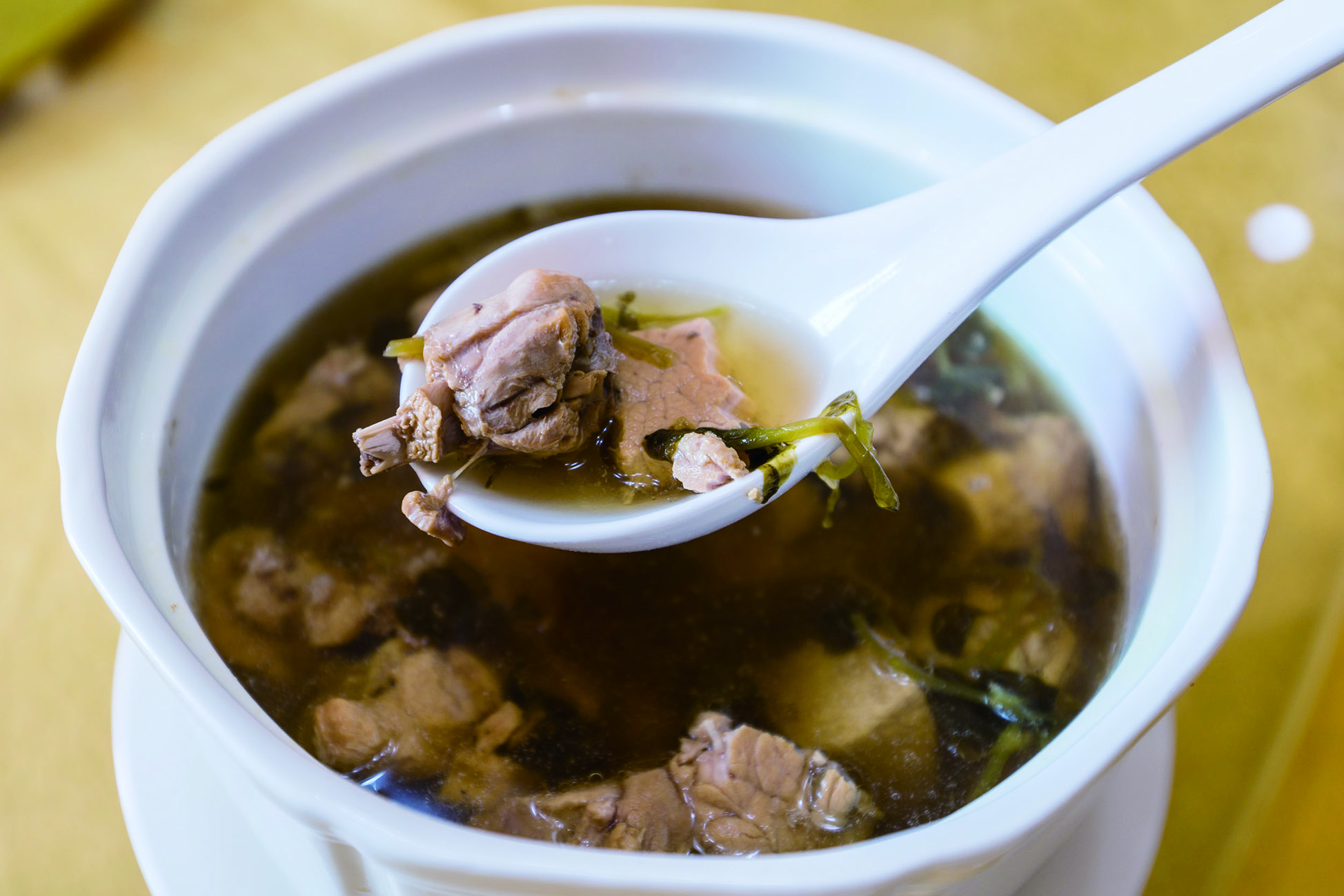     夏末秋初煲养生汤。