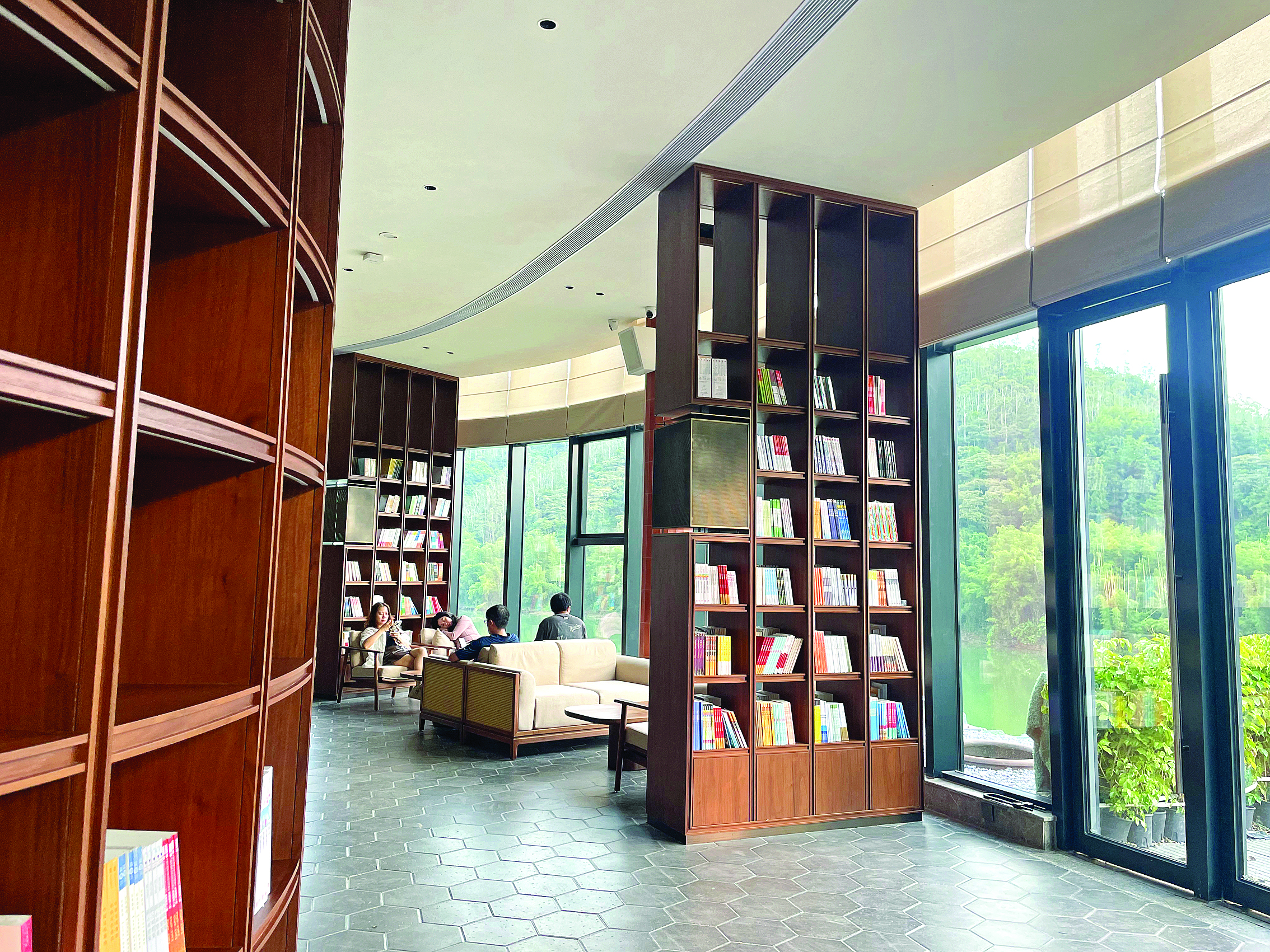     国庆假期，不少游客前来香溪湾驿站参观。泊心云舍提供