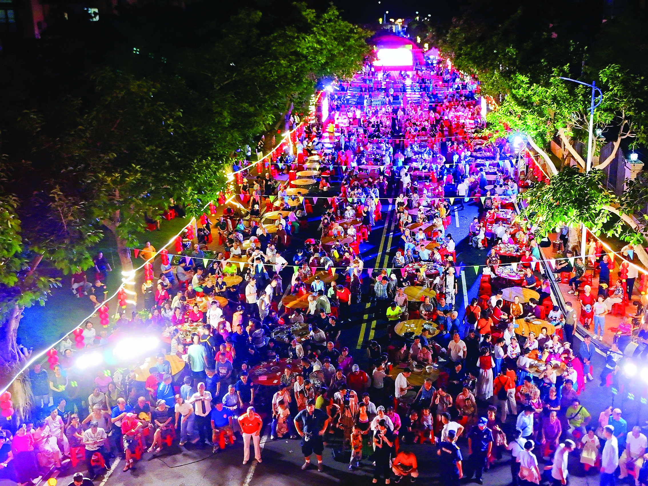     稔山镇阿婆角社区举行百家宴。稔山镇政府供图