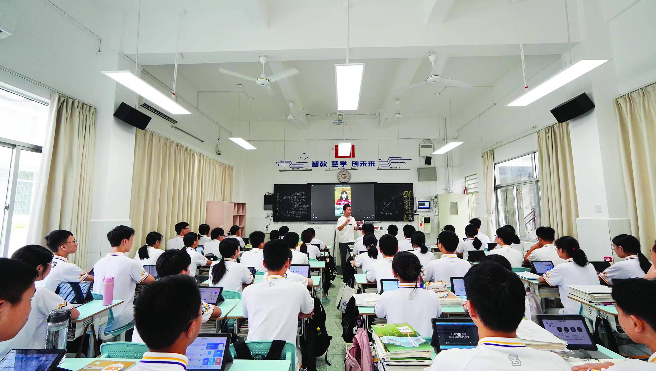     惠州市实验中学设立讯飞智能班提升办学品质。