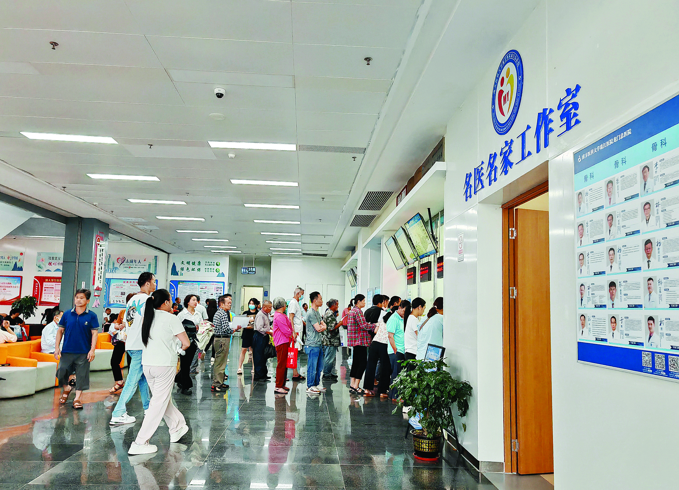     “三院合一”成龙门县总医院后，医疗环境大幅提升，很多患者回流龙门治病。惠州日报记者周智聪 摄