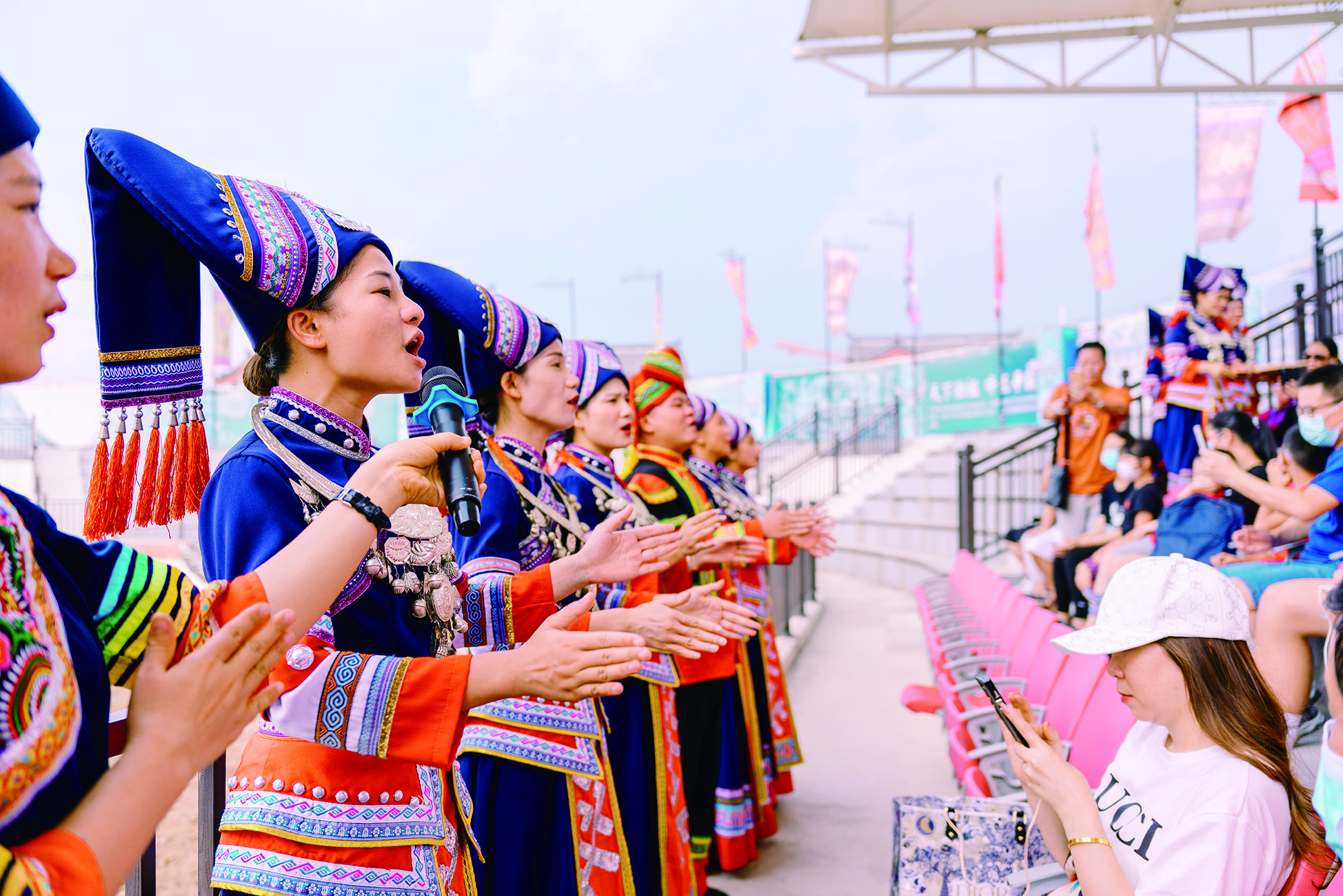     了解当地原汁原味的民风民俗。