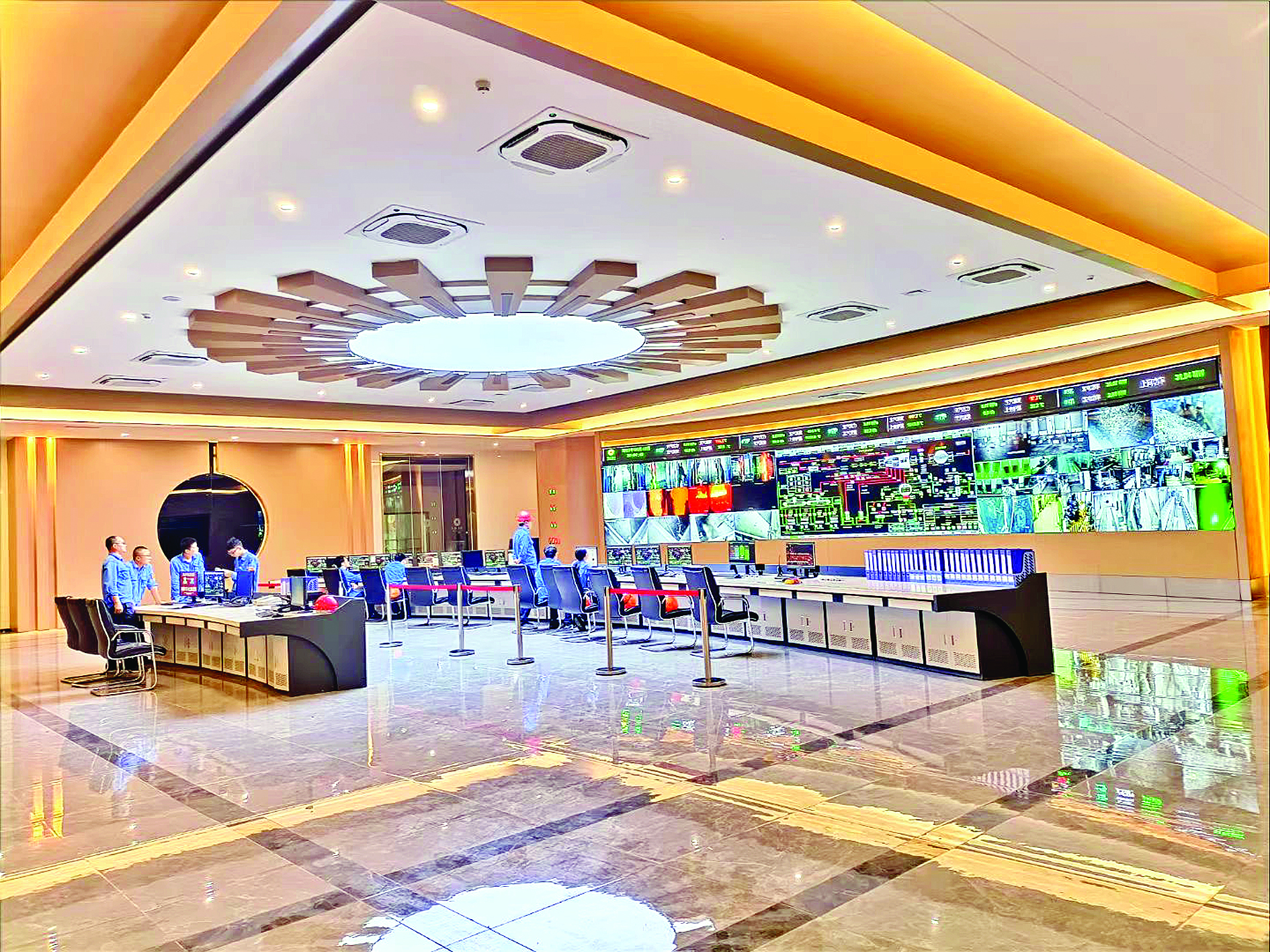     惠州绿色动力再生能源有限公司二期焚烧厂中控室。受访企业供图