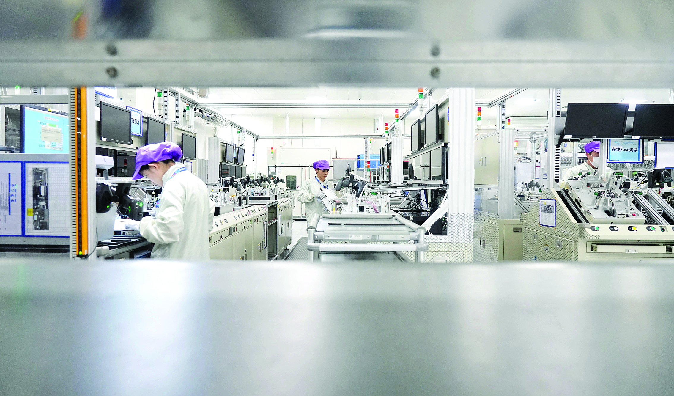 <p>    德赛电池科技股份有限公司自动化生产车间。惠州日报记者杨建业 摄</p>