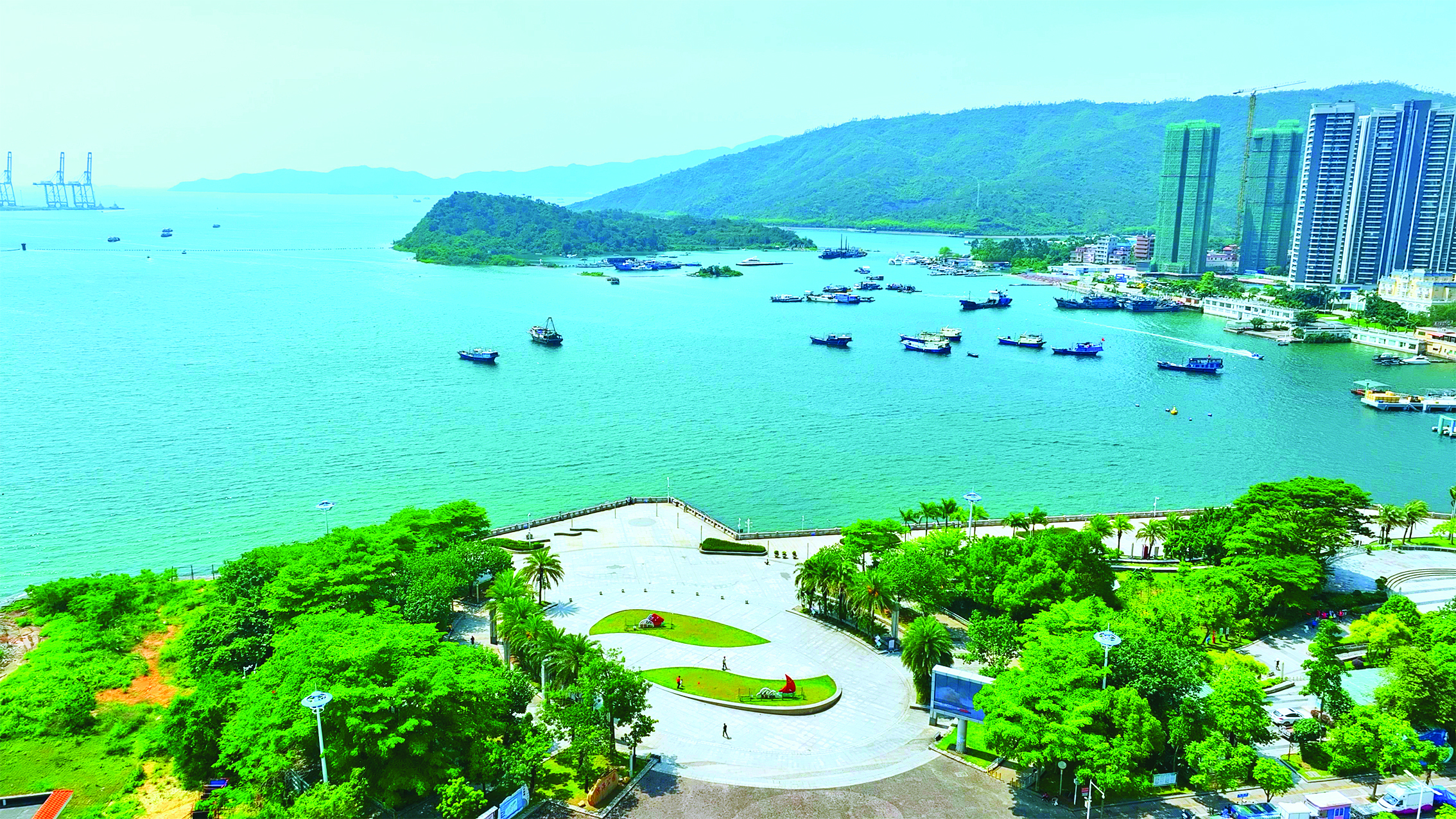     澳头“渔家风情·山海欢歌”美丽乡村走廊之滨海公园。惠州日报记者陈宝杰 摄