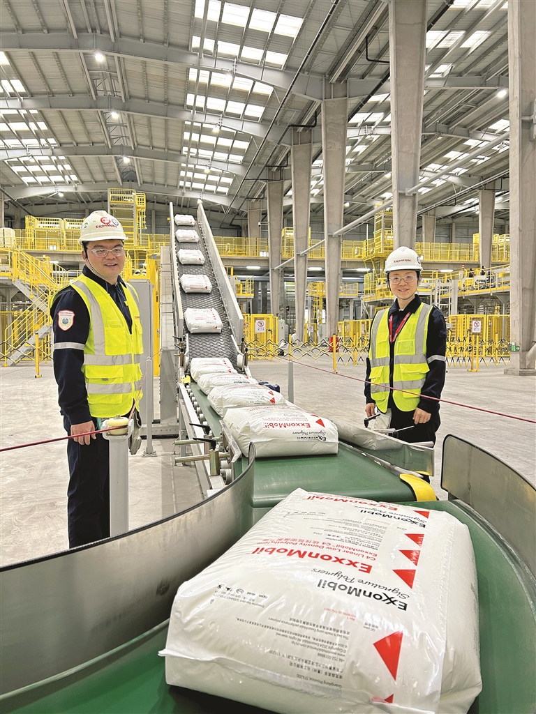 <p>    埃克森美孚惠州乙烯项目生产车间。</p>