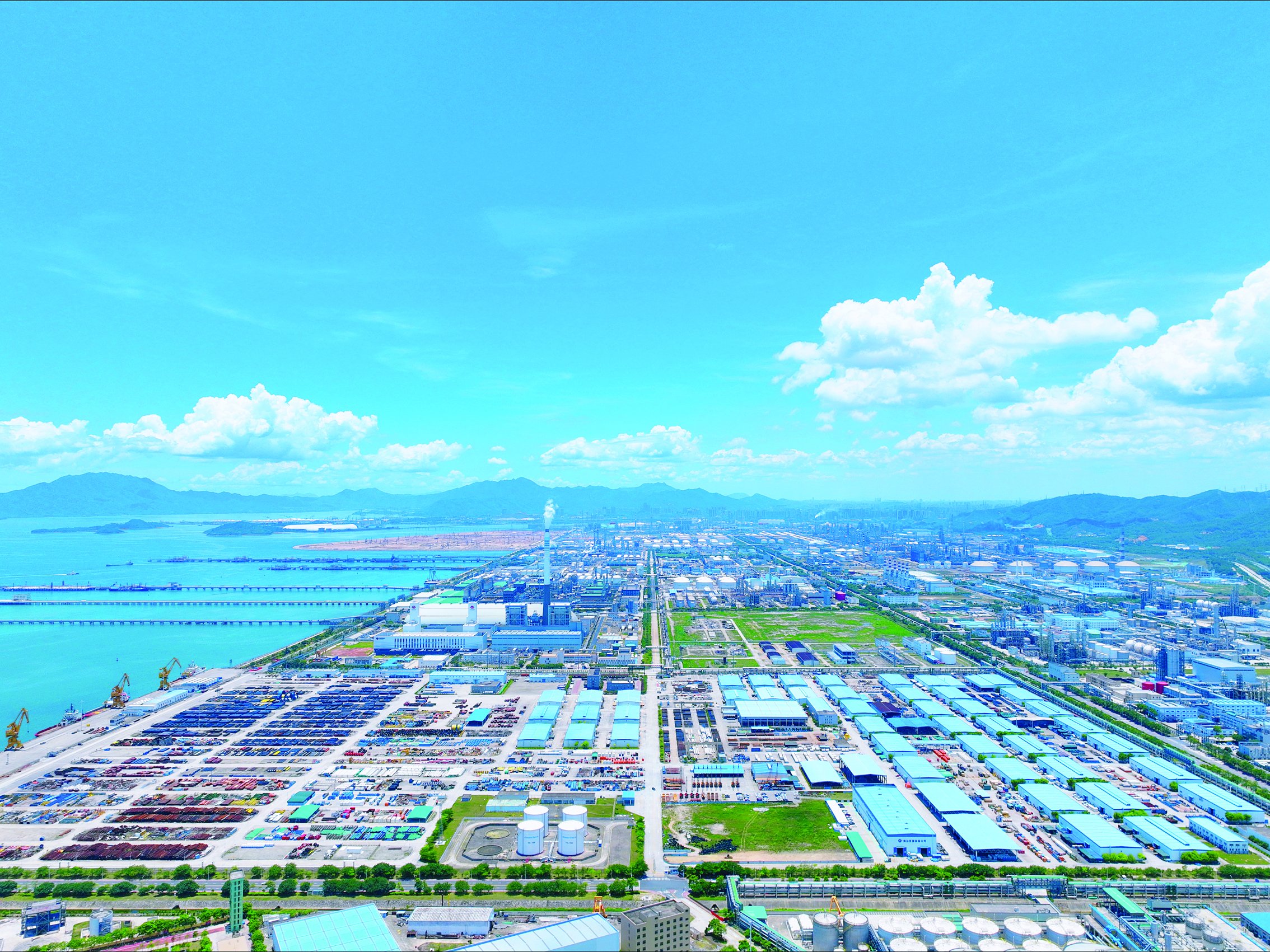 <p>    大亚湾石化区。惠州日报记者谢伟鑫 摄</p>