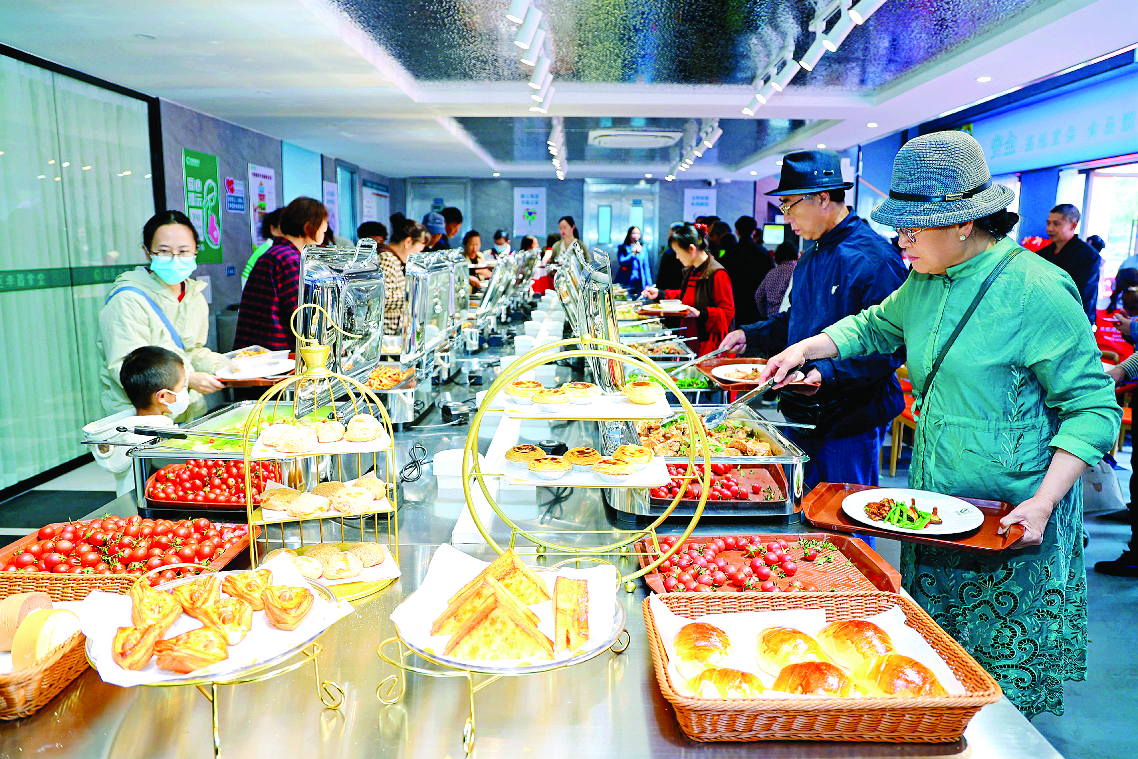     龙光社区幸福食堂。