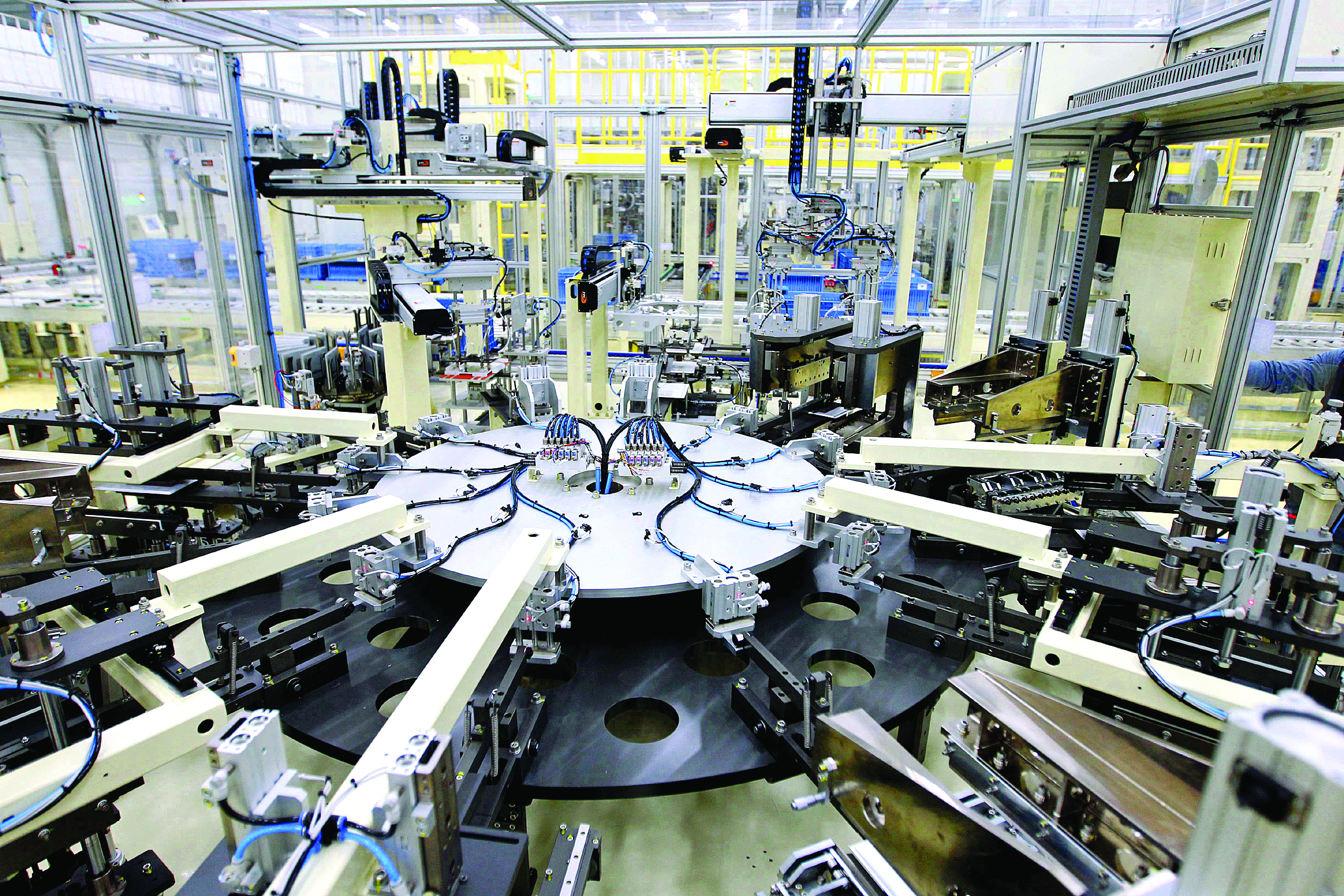     惠州亿纬锂能股份有限公司软包三元电池生产车间。    惠州东江图片社供图