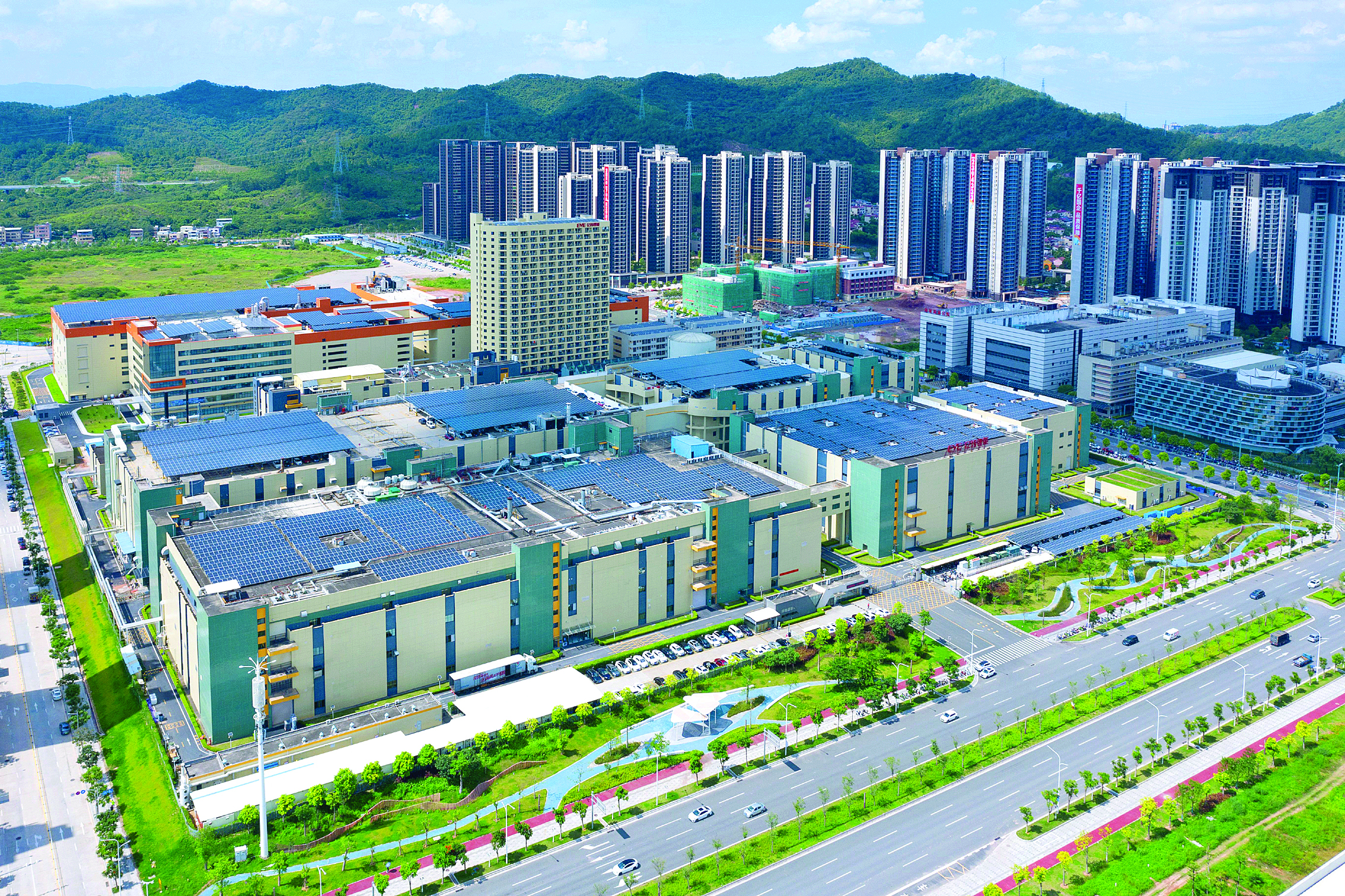     亿纬锂能是惠州电子信息产业龙头企业之一。  惠州东江图片社供图