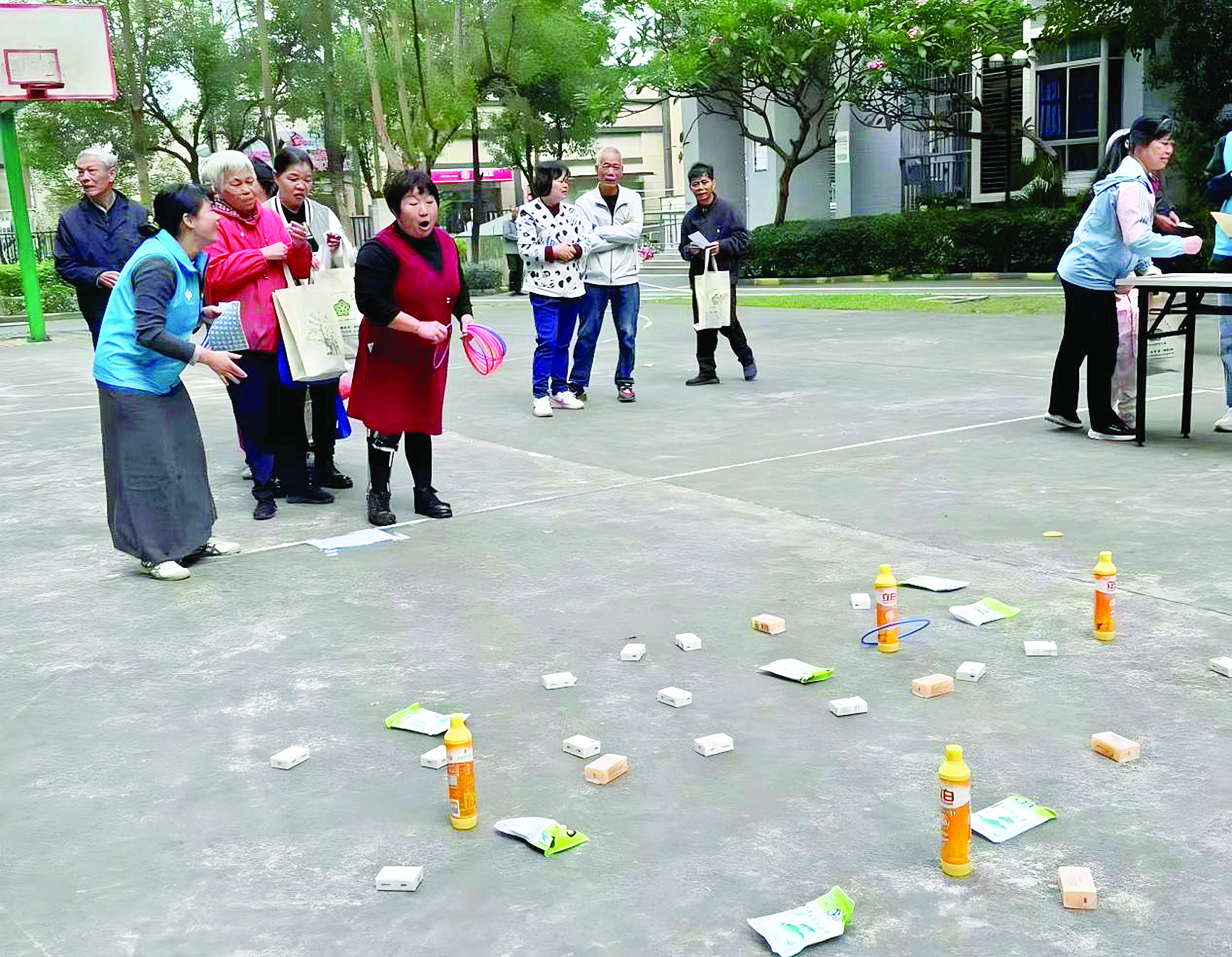     “重阳喜事 携手游园”活动现场。惠州日报记者彭红霞 通讯员谢晓芬 摄