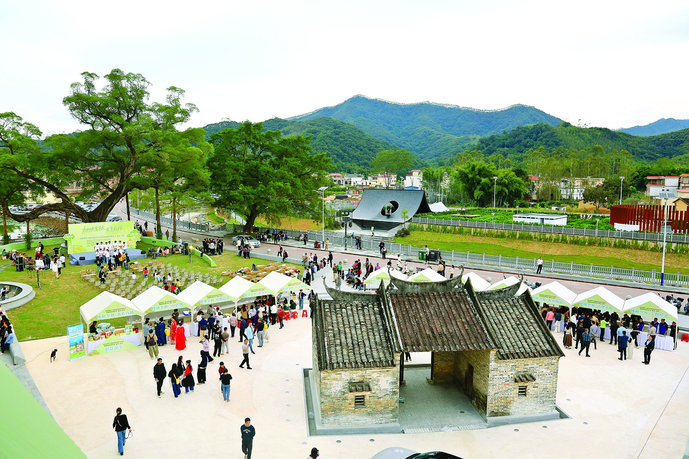     麻榨镇力争将古榕文学村打造成粤港澳大湾区文学新地标和文旅品牌形象。    本组图片 惠州日报记者黄宇翔 特约通讯员黄伟光 摄