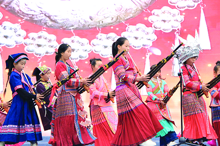     重阳节主题活动中精彩的舞蹈表演。    惠州日报记者匡湘鄂 通讯员吴飞 摄