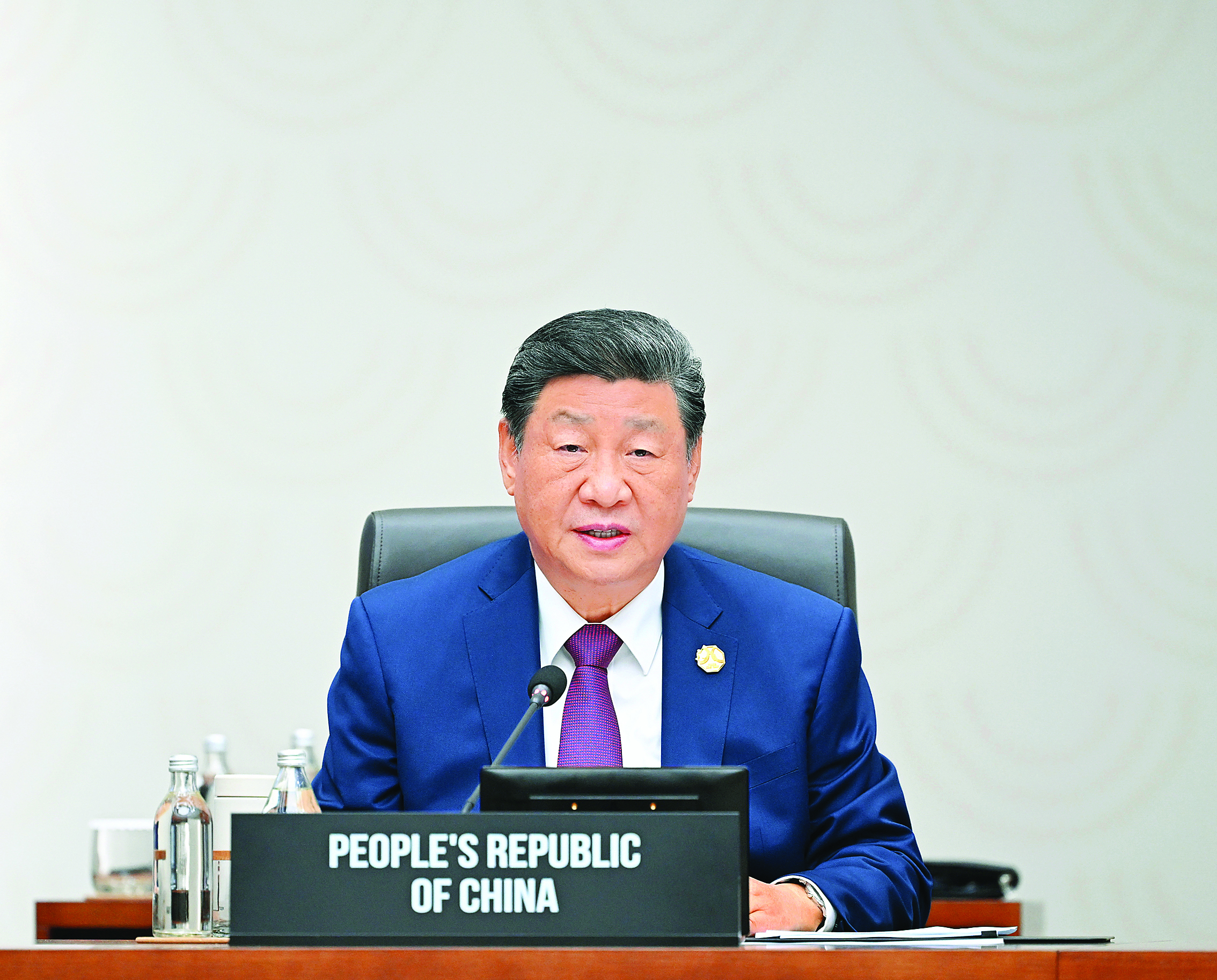     当地时间11月1日上午，国家主席习近平在韩国庆州出席亚太经合组织第三十二次领导人非正式会议第二阶段会议，并发表题为《共同开创可持续的美好明天》的重要讲话。新华社发