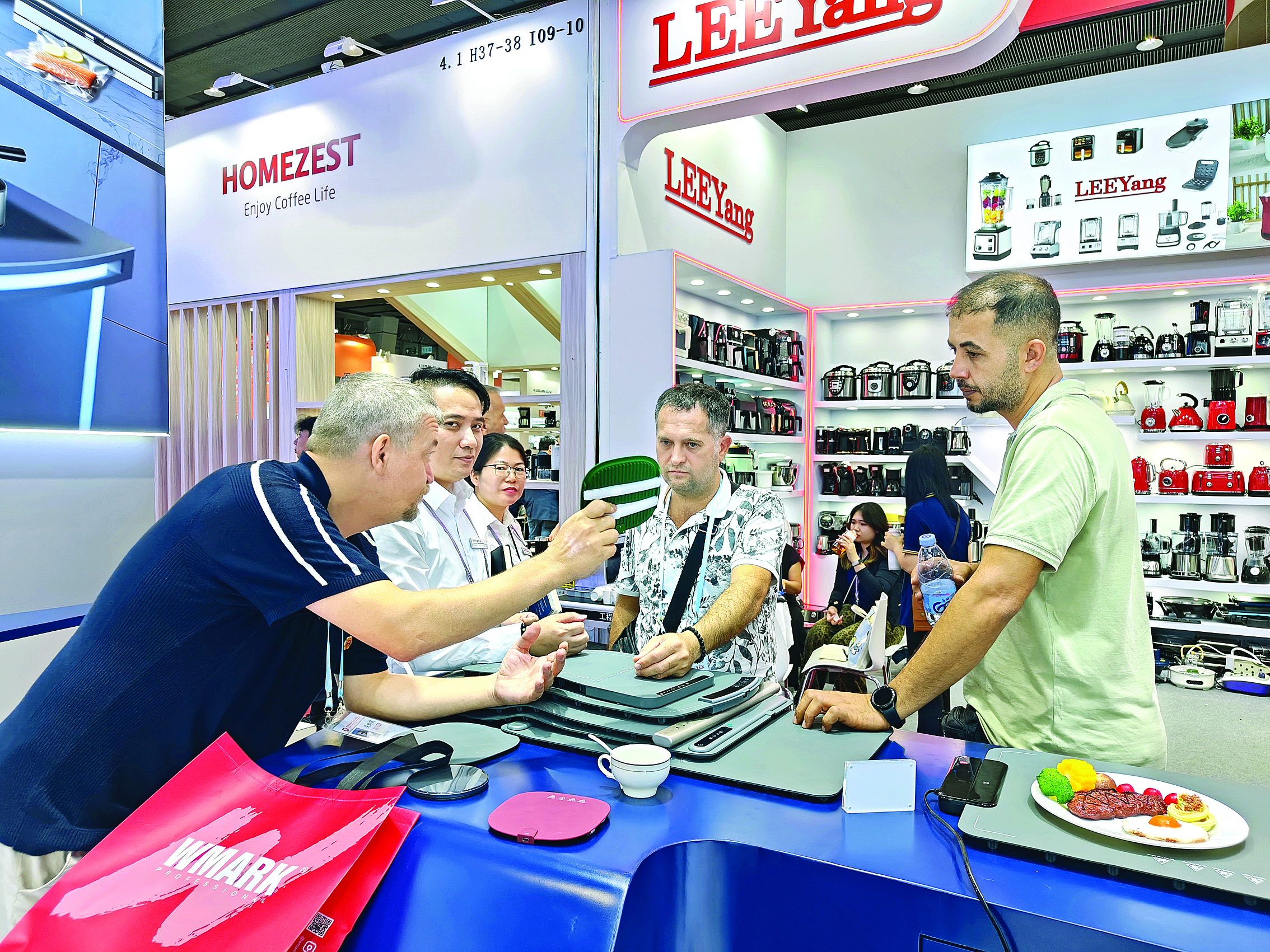     在第138届广交会上，惠州企业广东威林科技的展品吸引客商注意。