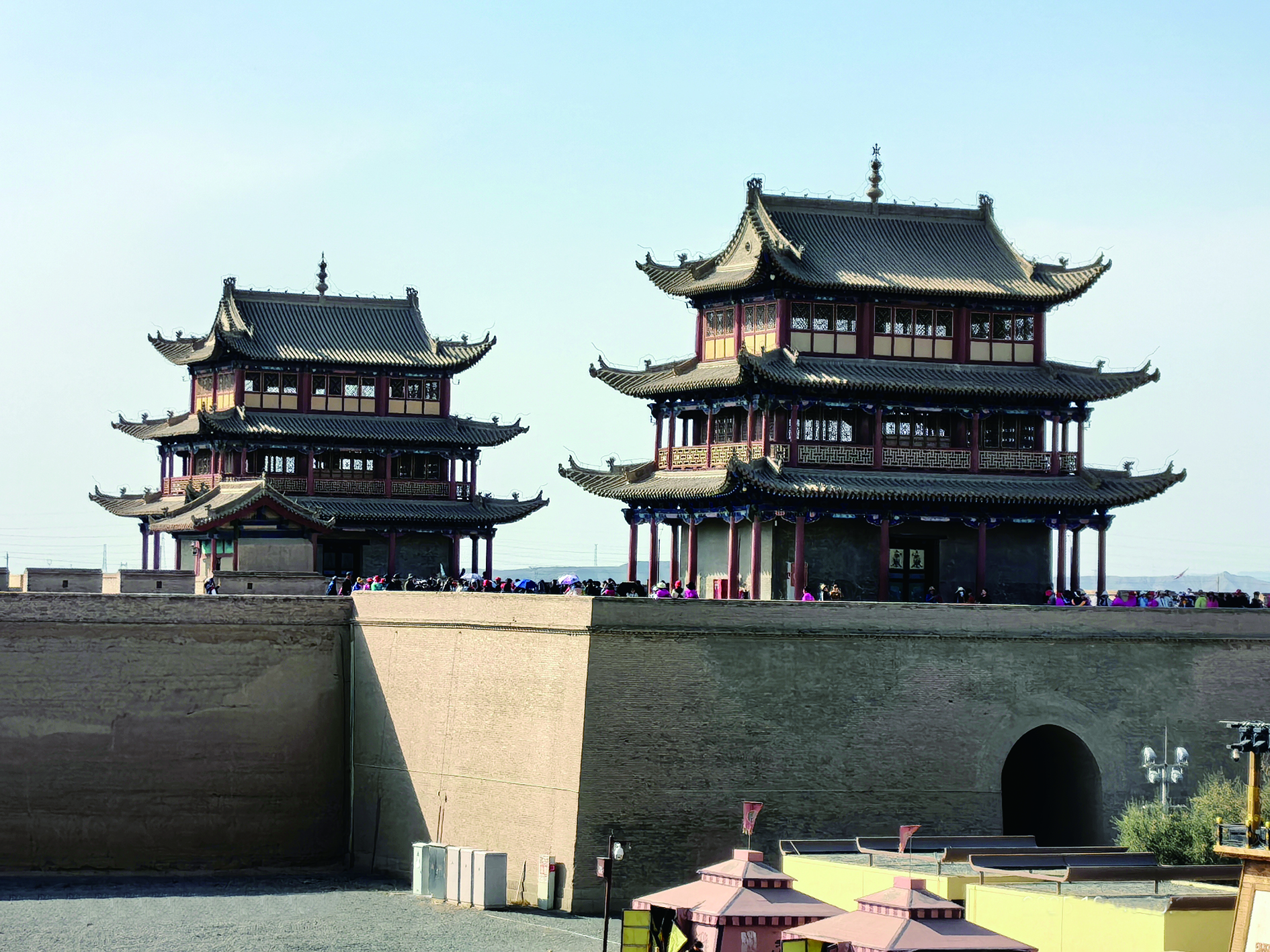     “天下第一雄关”嘉峪关。