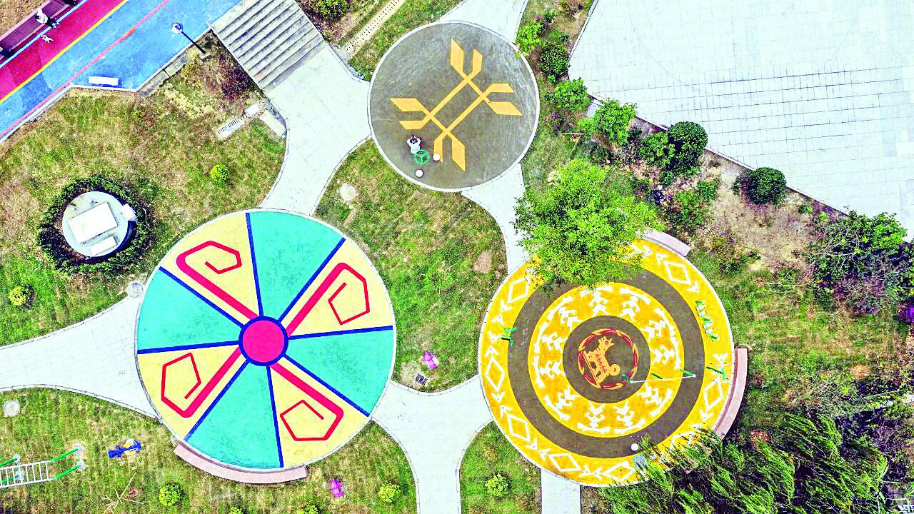     蓝田瑶族乡新修建的绿美公园成为人们休憩娱乐的新去处。    惠州日报记者黄宇翔 通讯员龙融心 摄